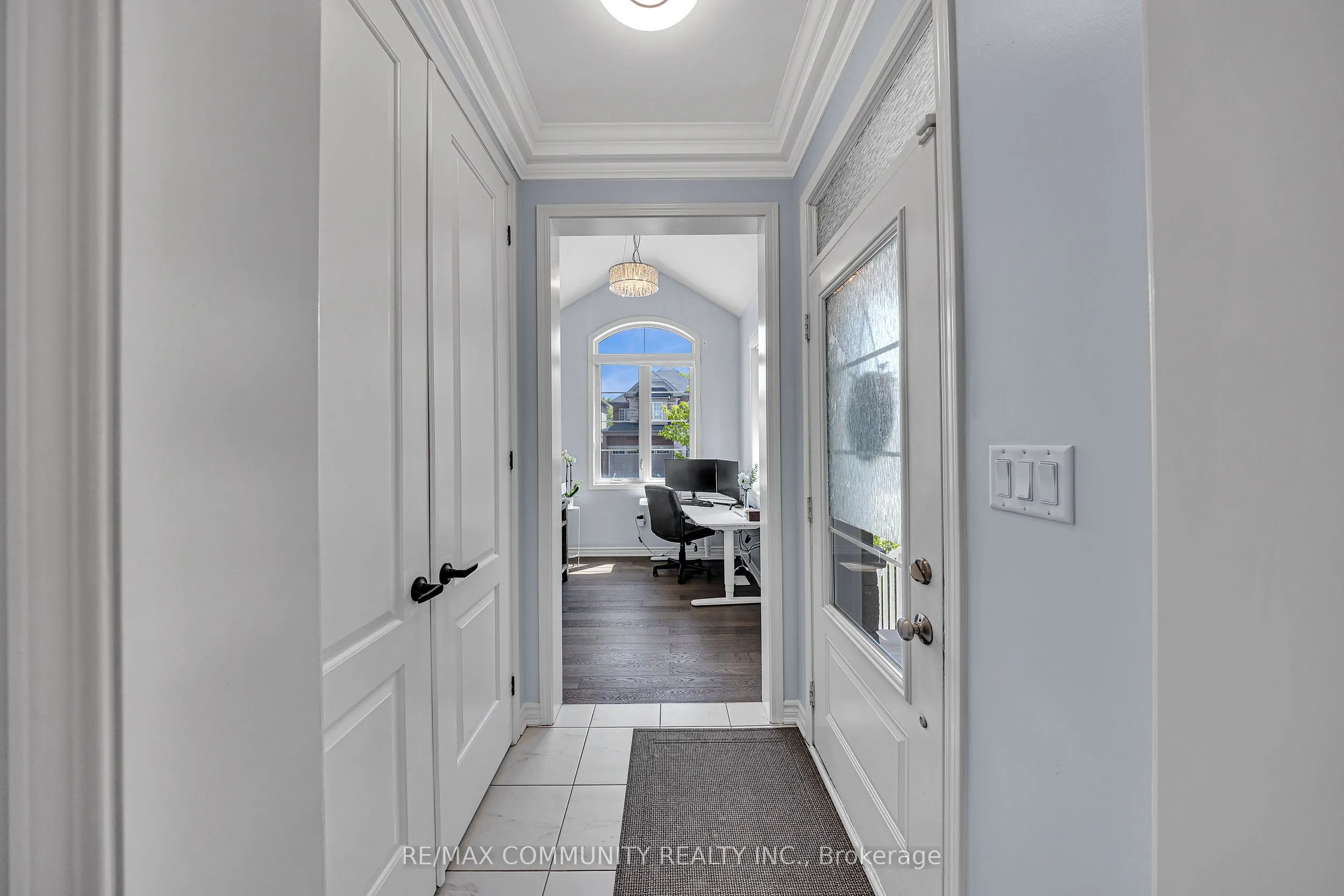 1055 Foxtail Crescent