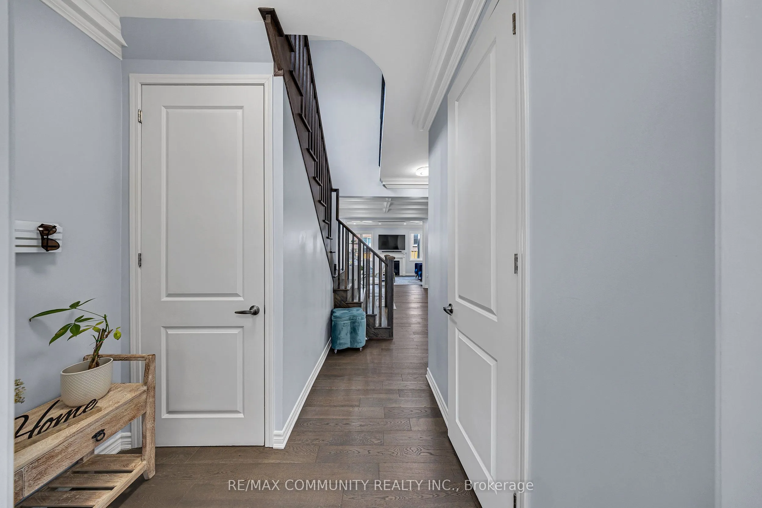 1055 Foxtail Crescent