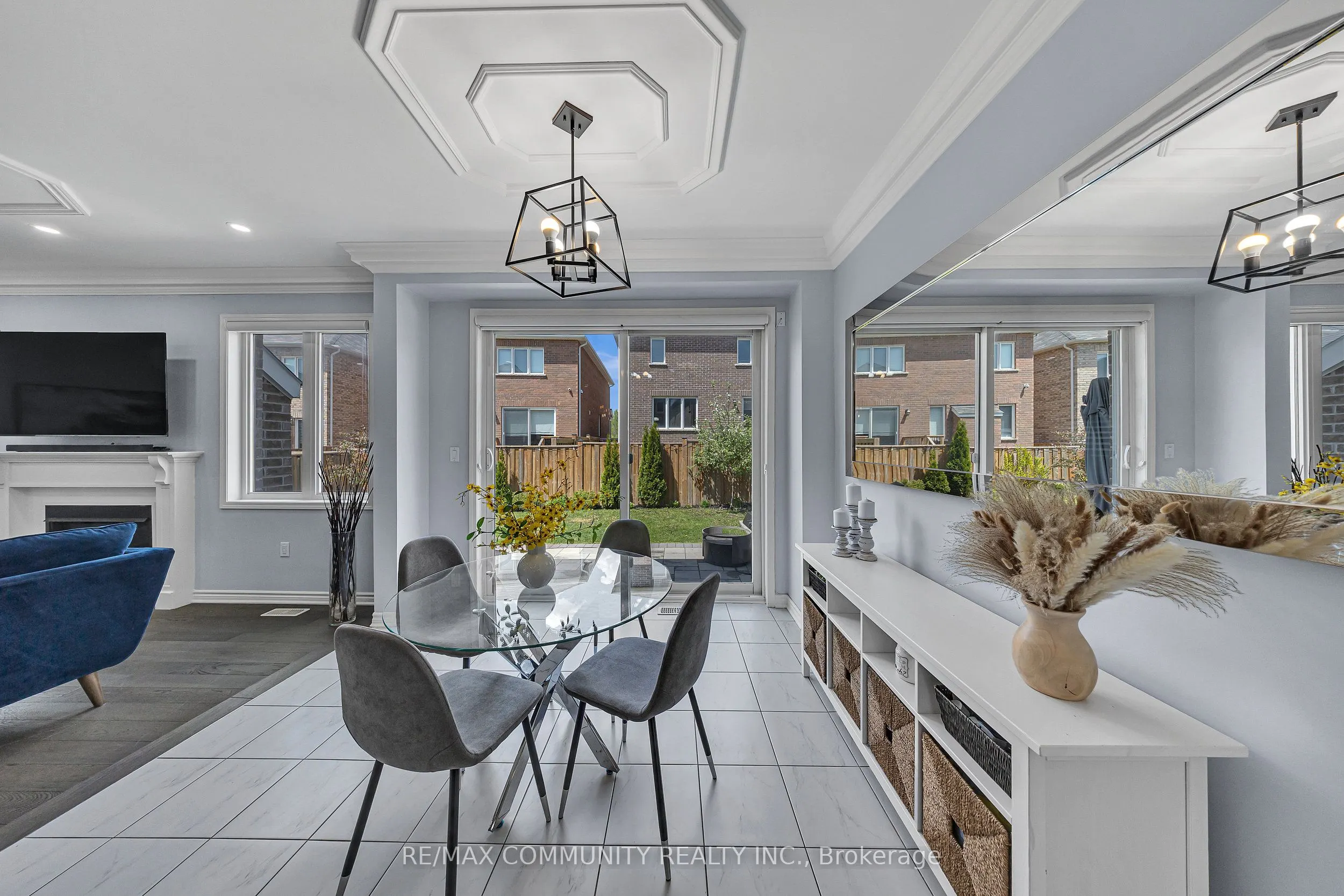 1055 Foxtail Crescent