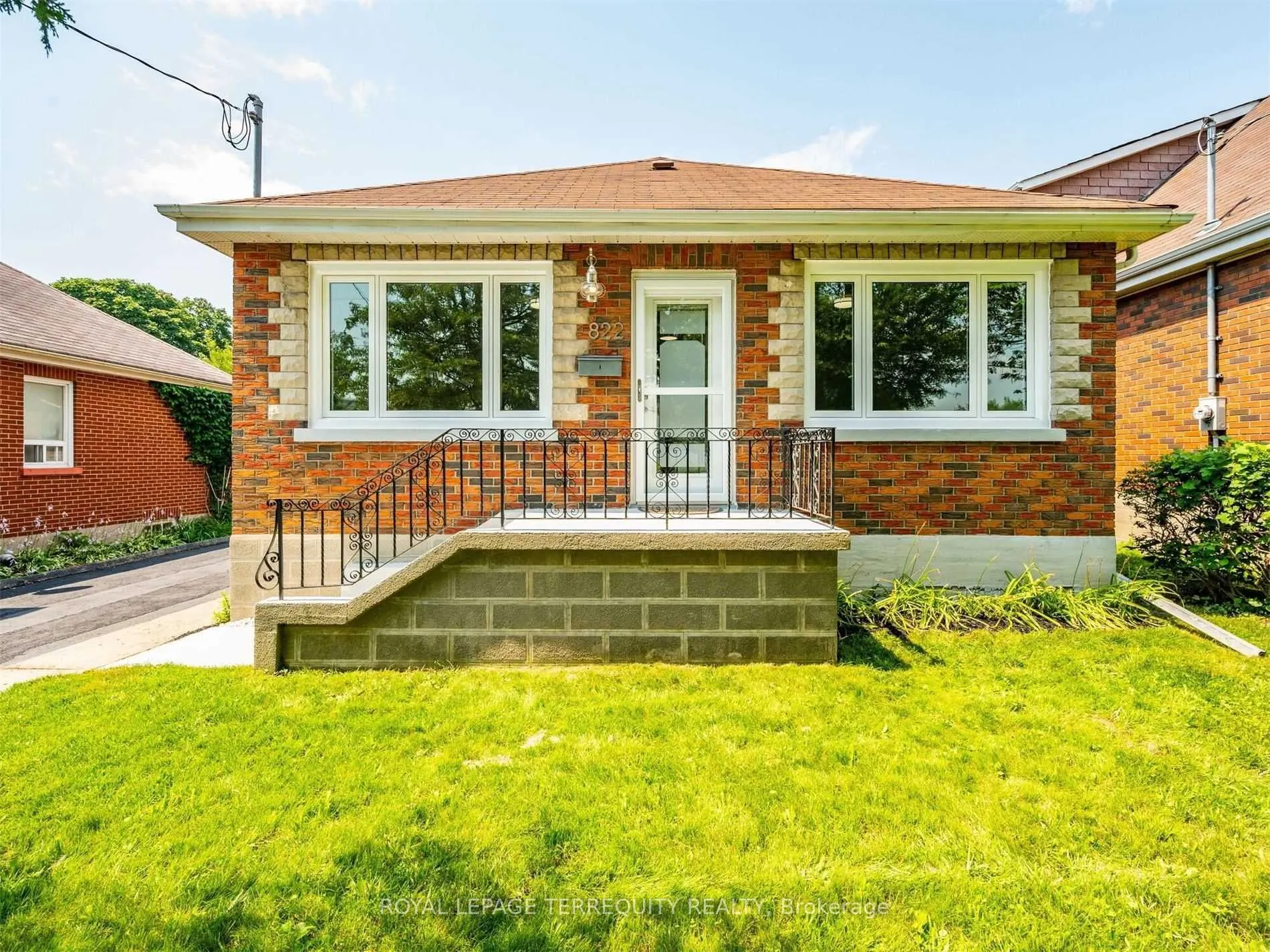 822 Douglas Street, #Main