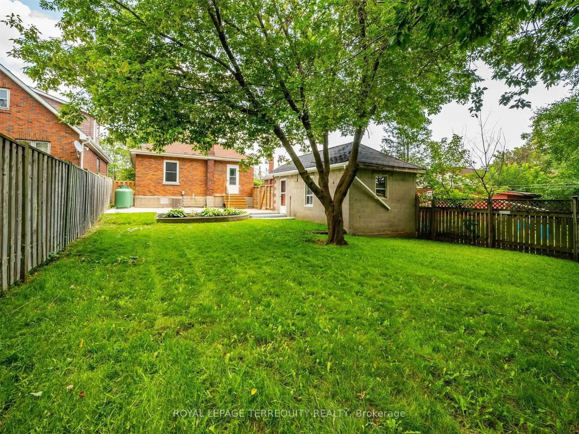 822 Douglas Street, #Main