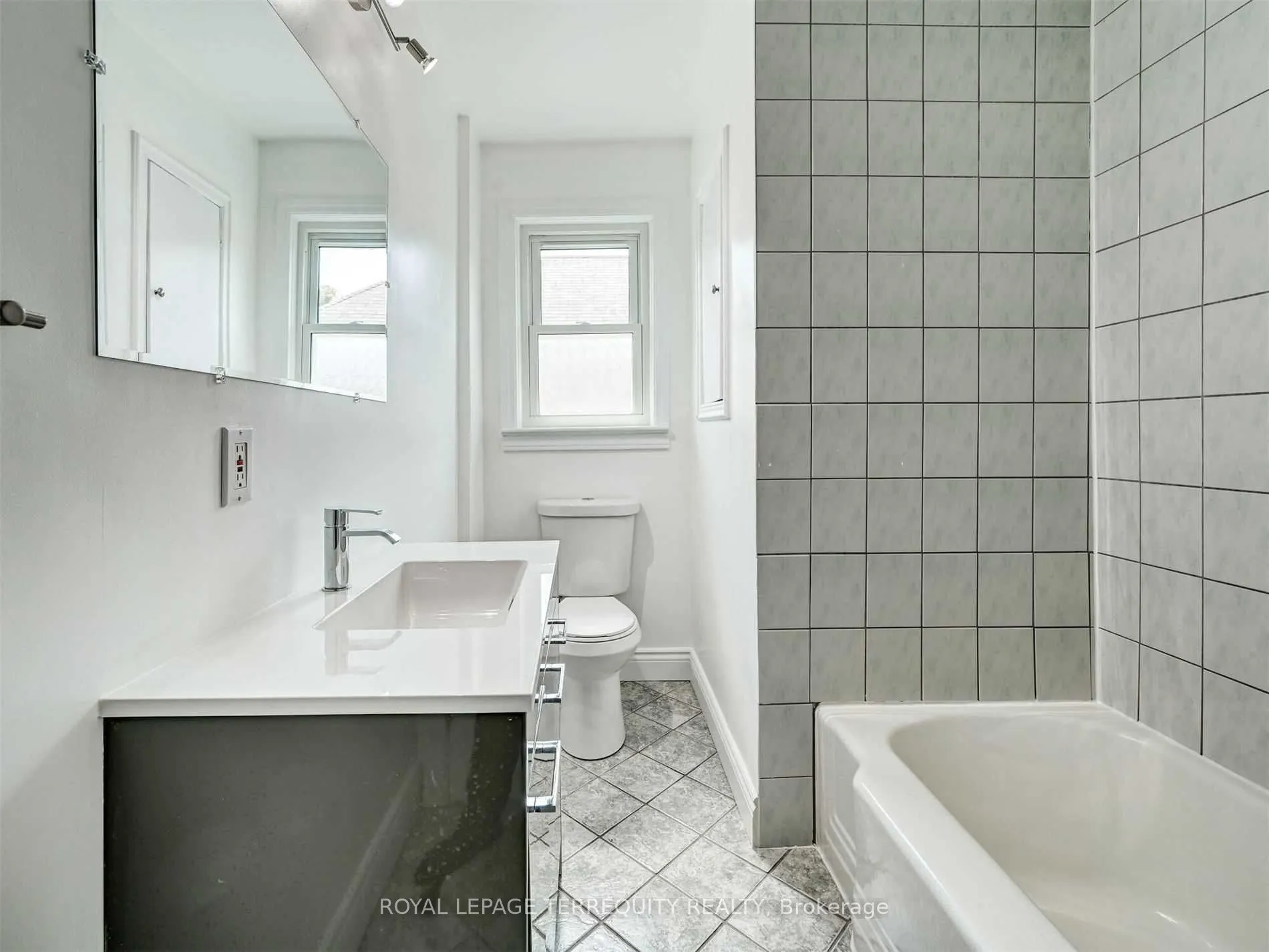 822 Douglas Street, #Main