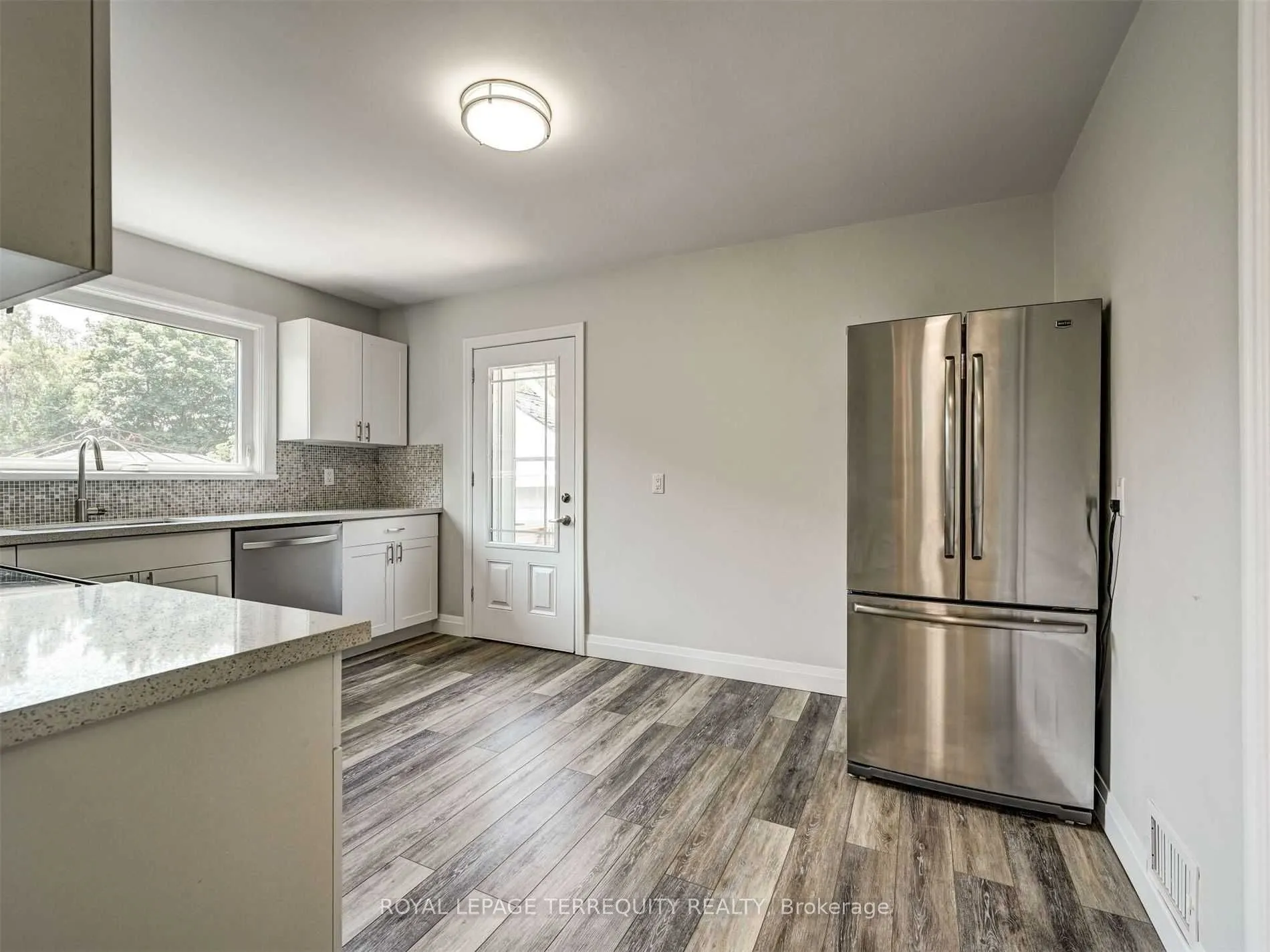 822 Douglas Street, #Main