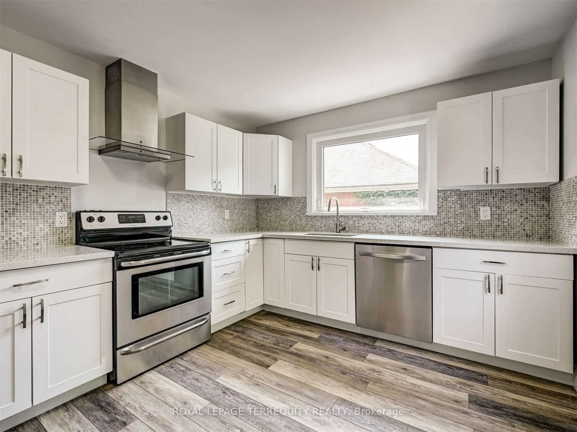 822 Douglas Street, #Main