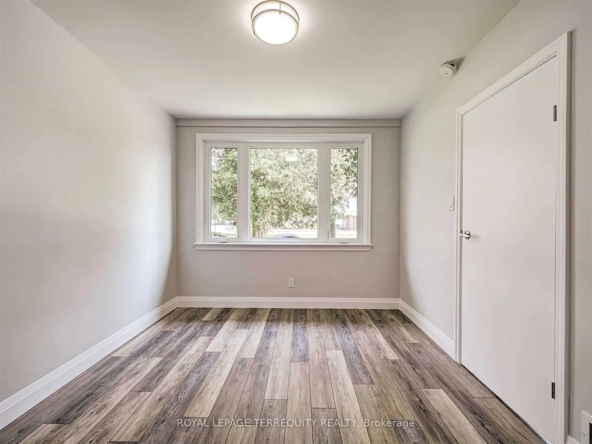 822 Douglas Street, #Main