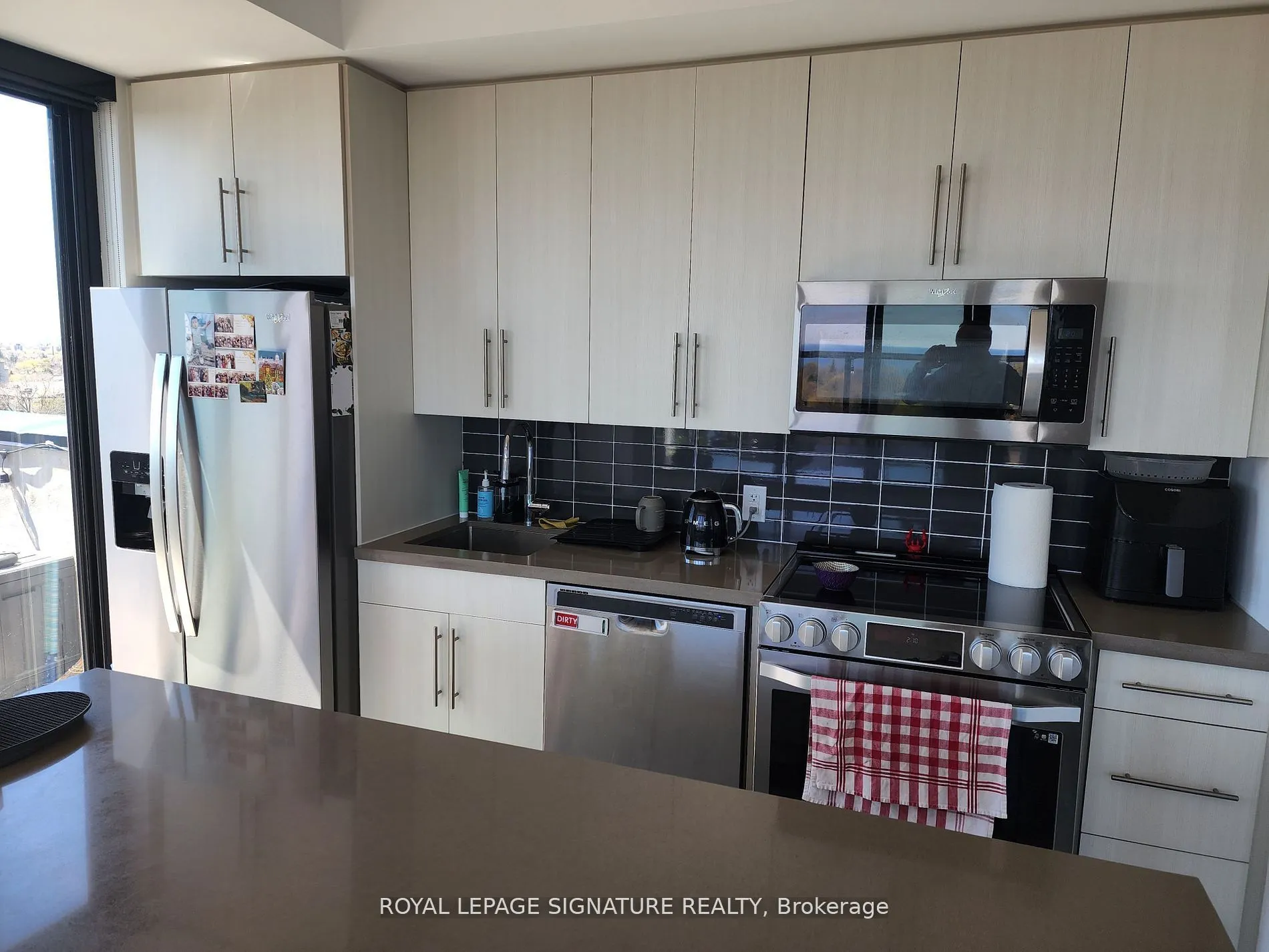 2799 Kingston Road, #905