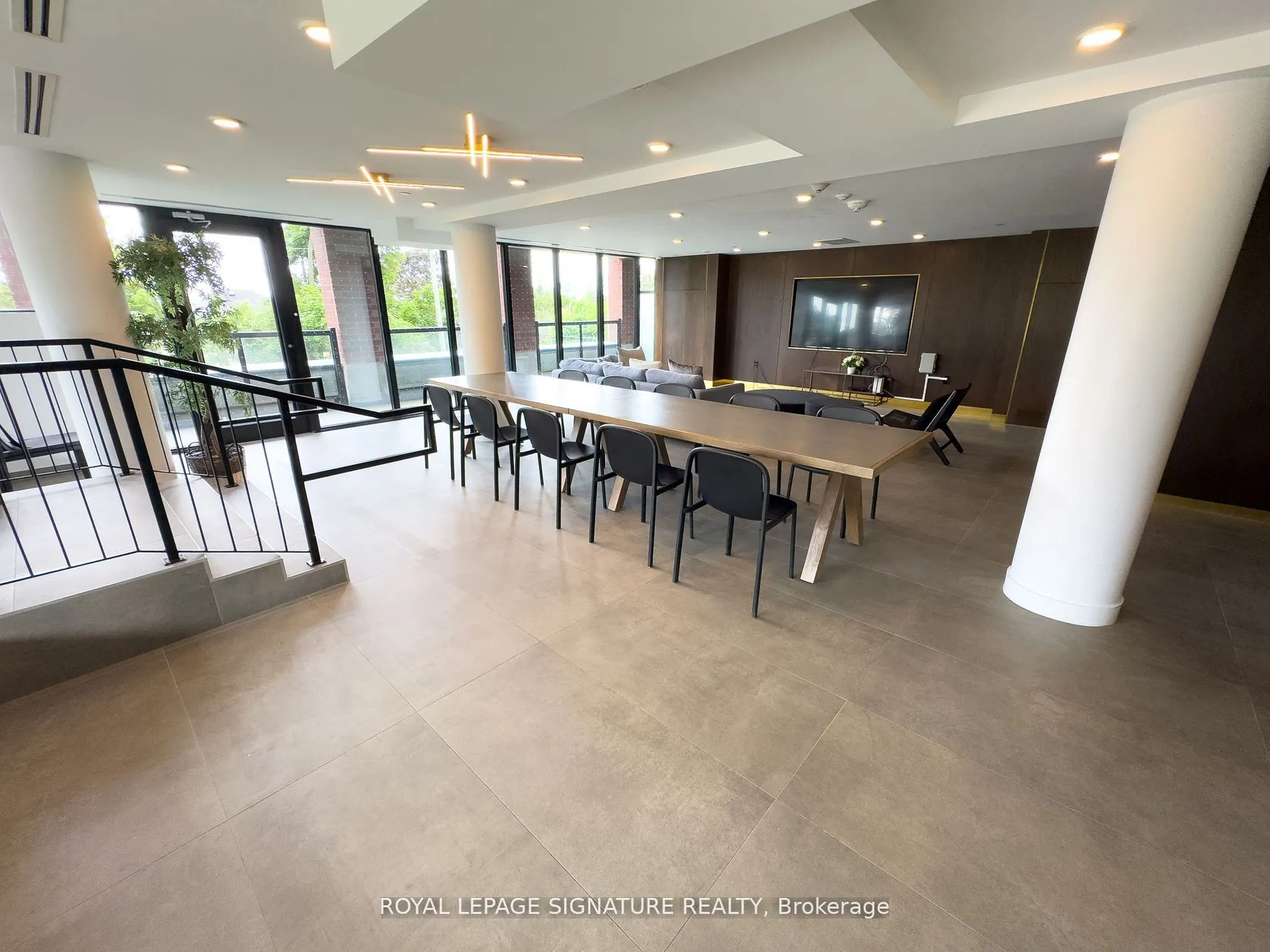 2799 Kingston Road, #905