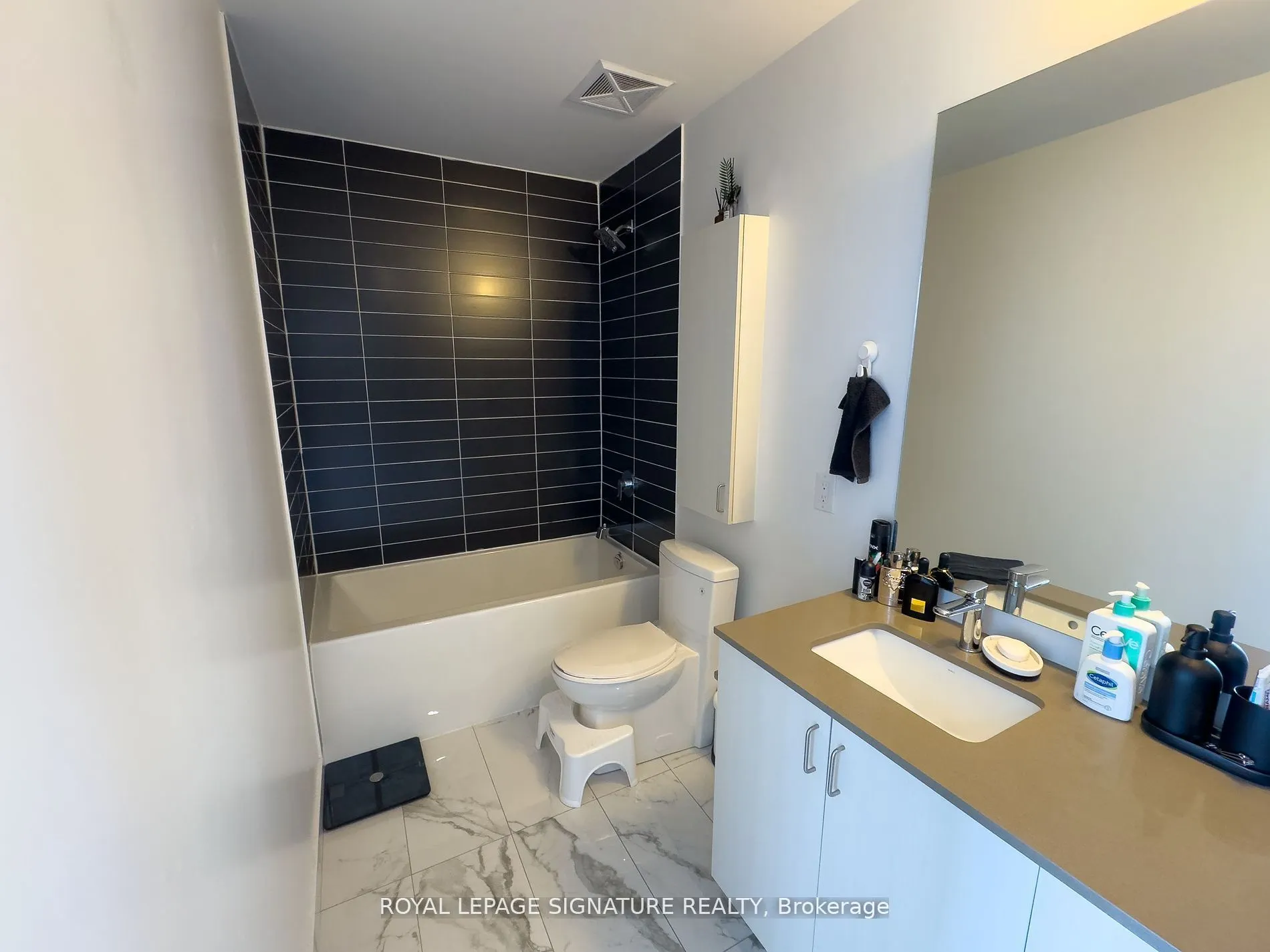 2799 Kingston Road, #905