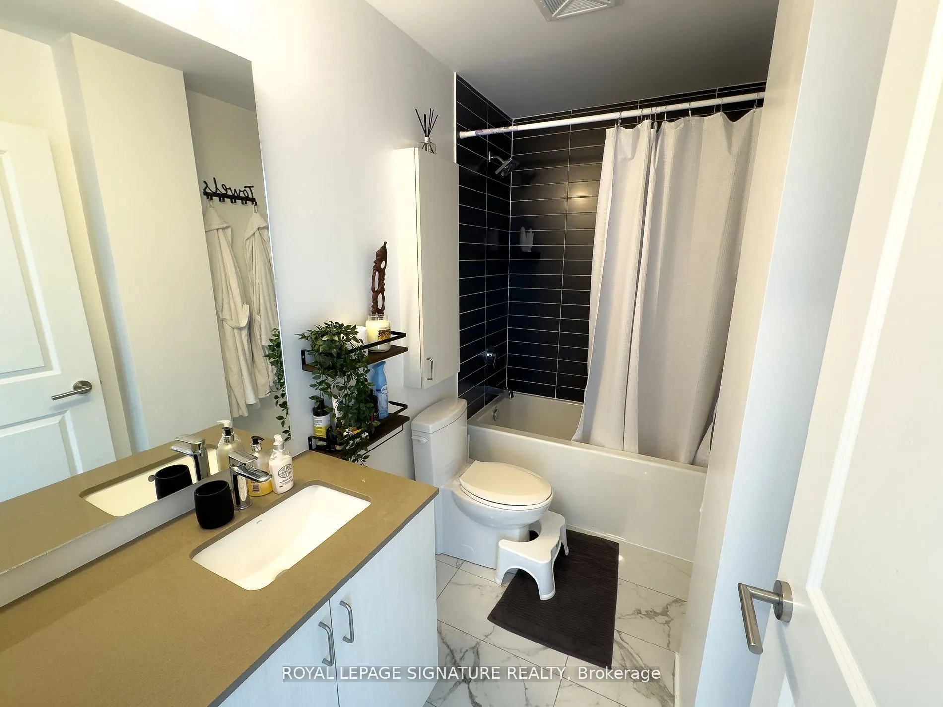 2799 Kingston Road, #905