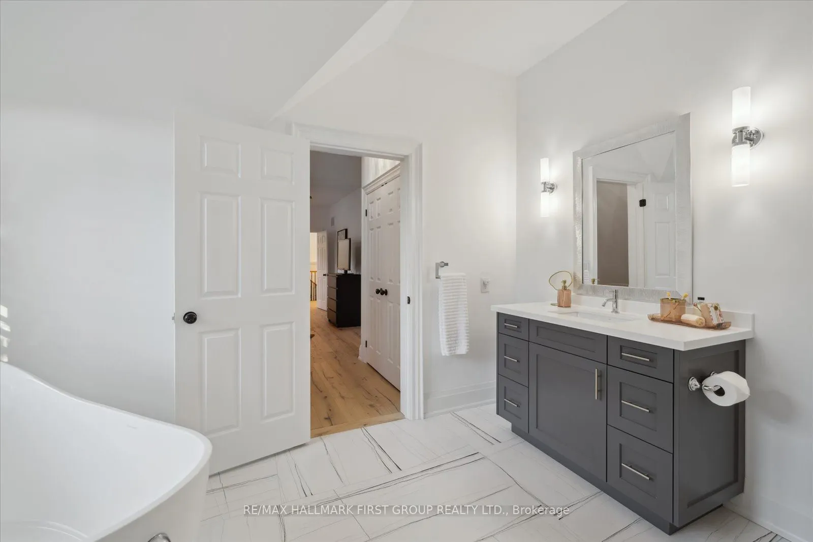 134 Front Street E