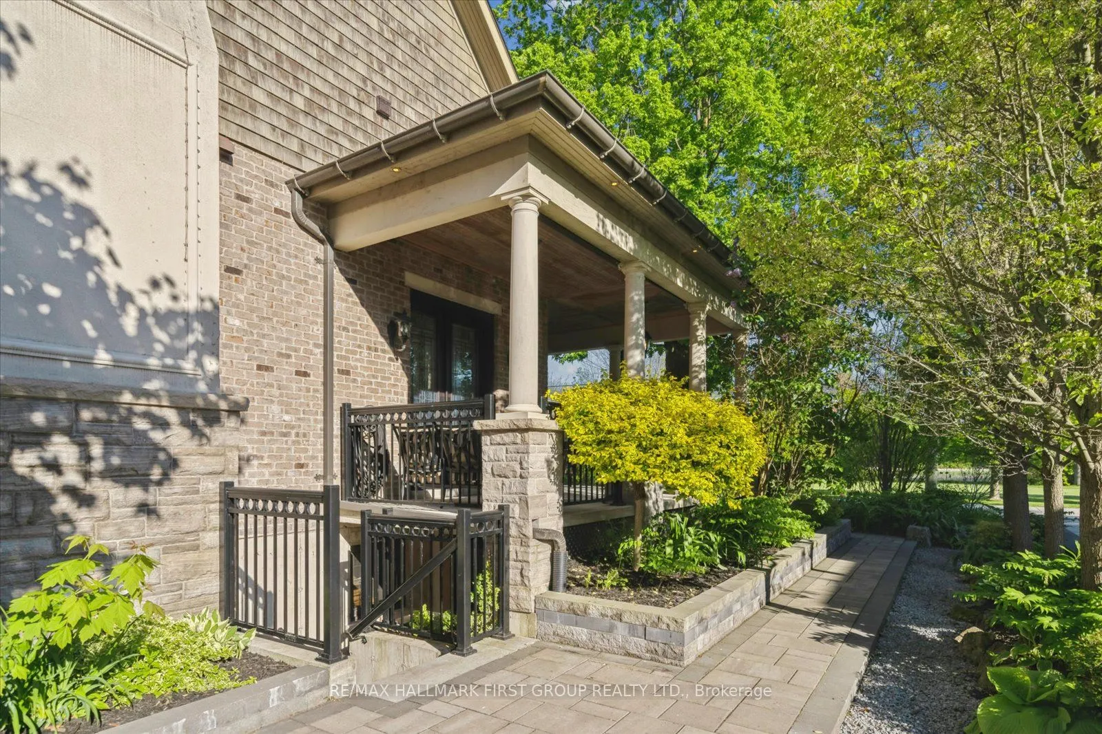 134 Front Street E