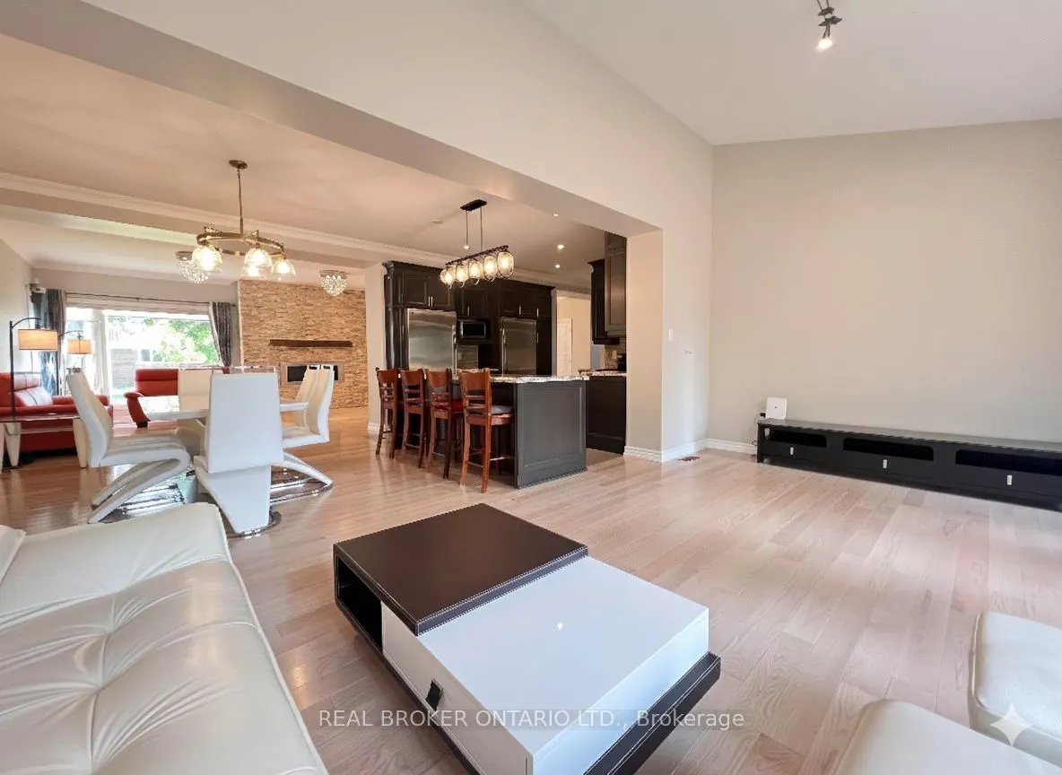 30 Meadowacres Drive