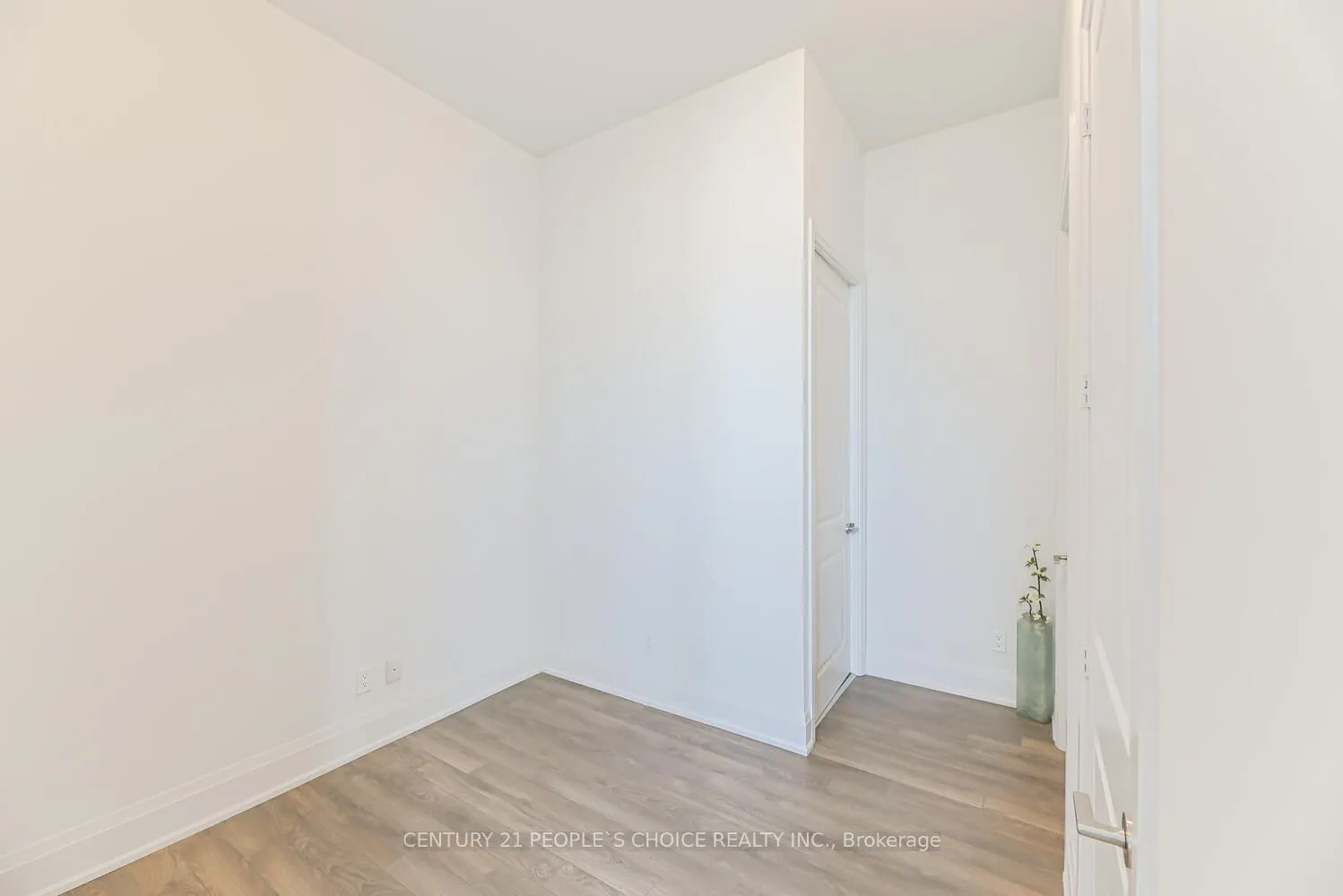 20 Meadowglen Place S #2901