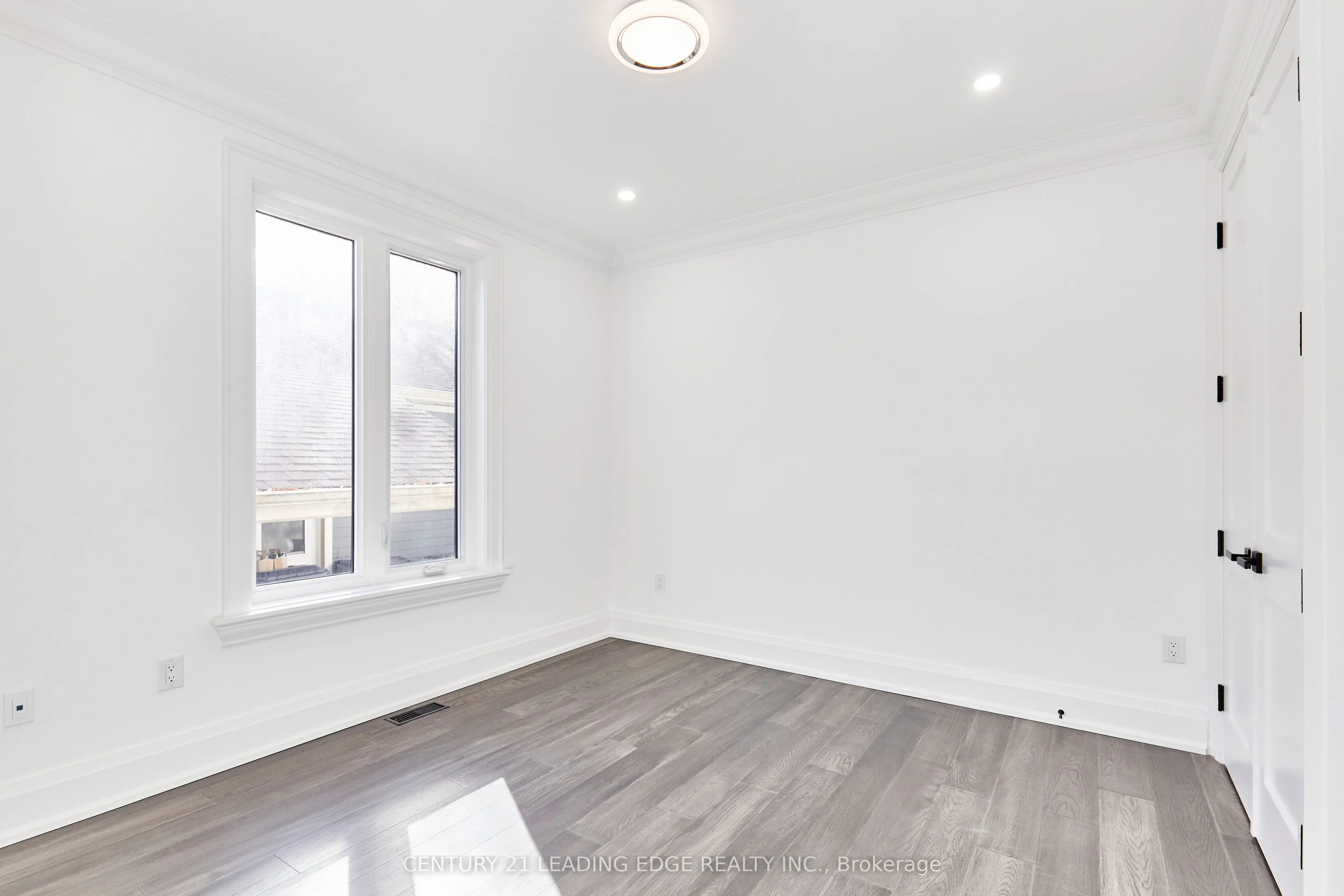 24 Larwood Boulevard