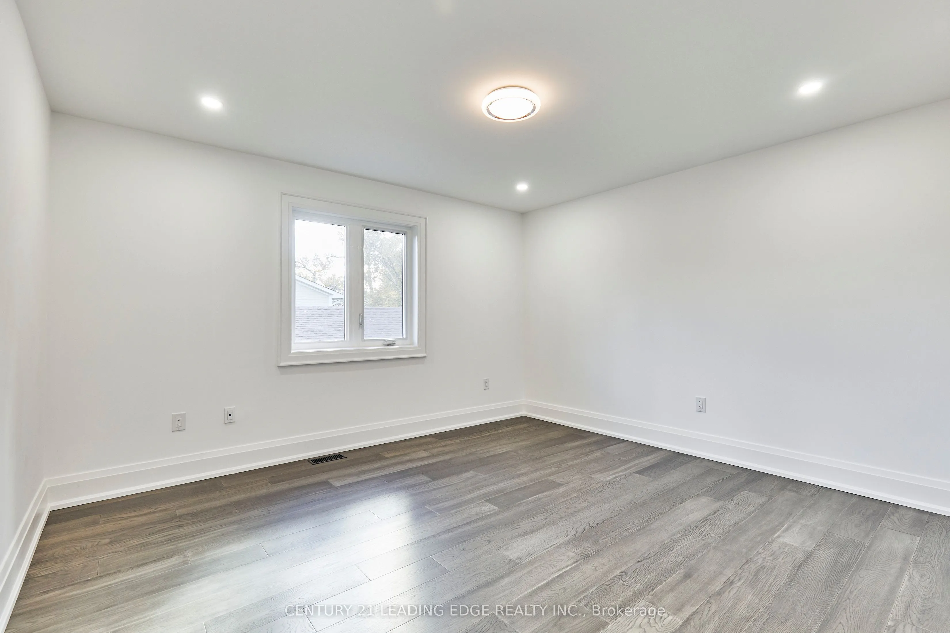 24 Larwood Boulevard