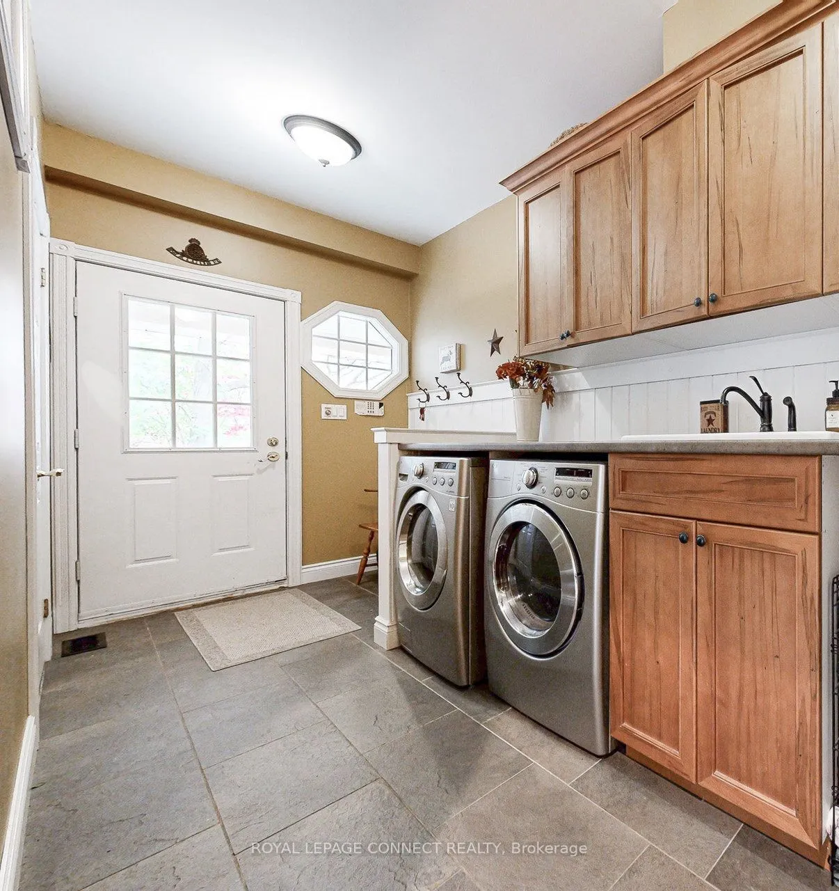 1436 Highbush Trail