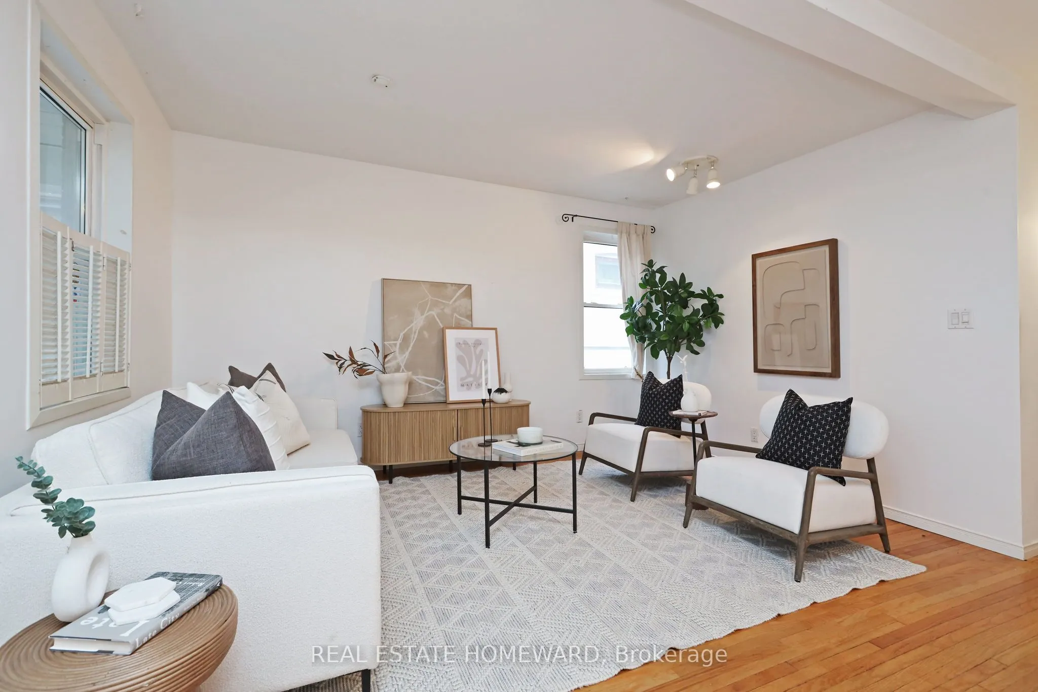 281 Queensdale Avenue