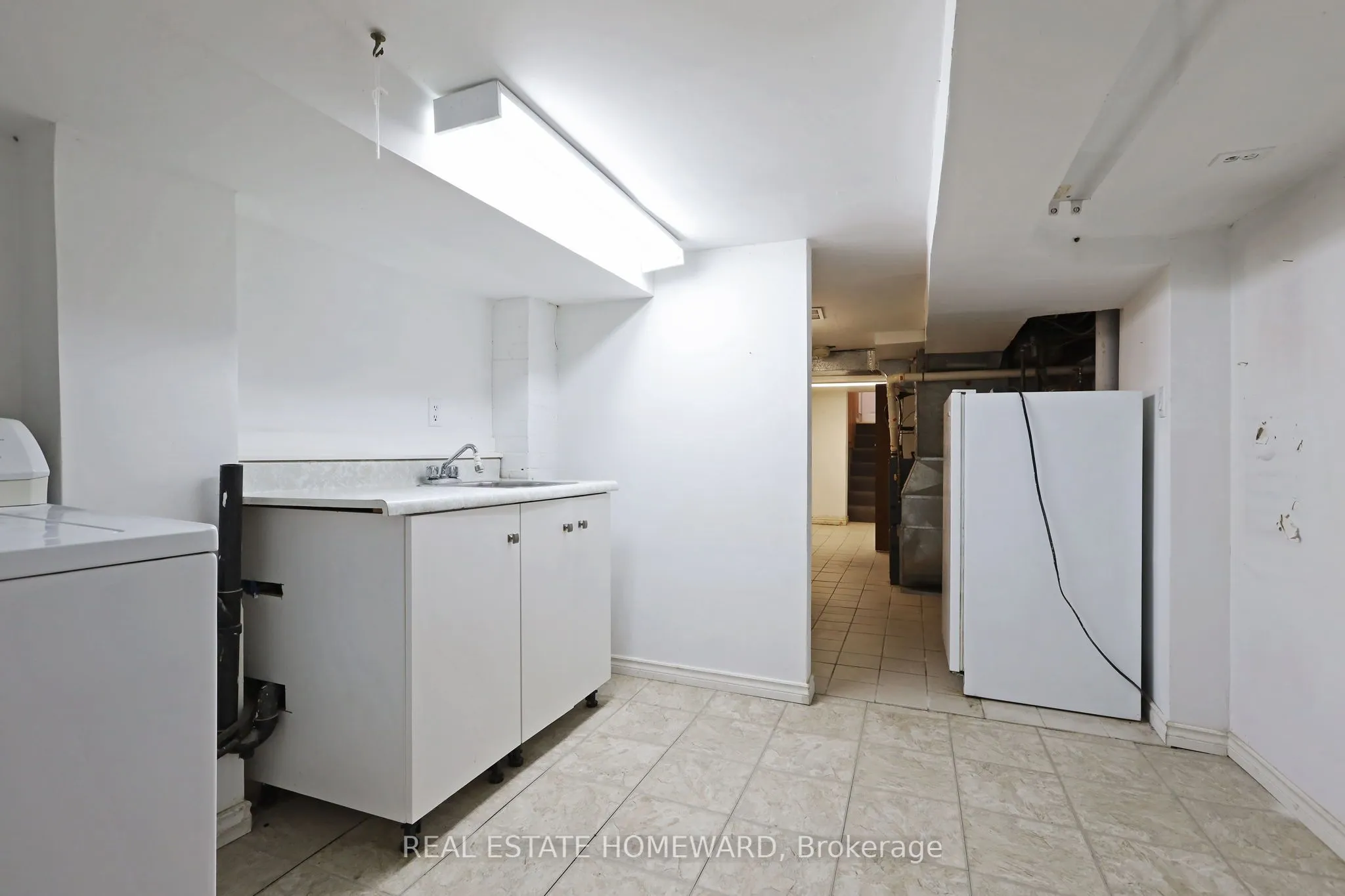 281 Queensdale Avenue