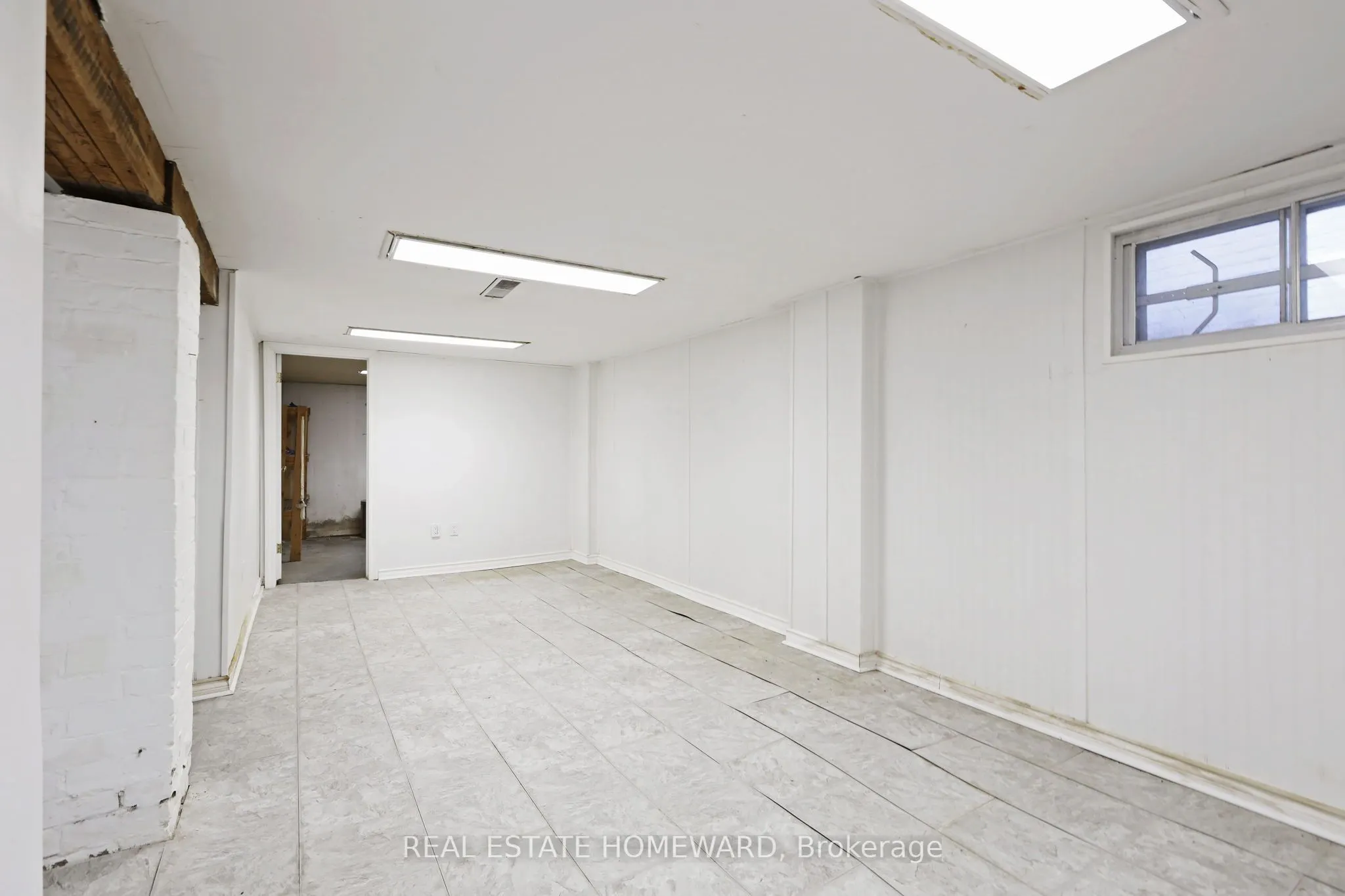 281 Queensdale Avenue