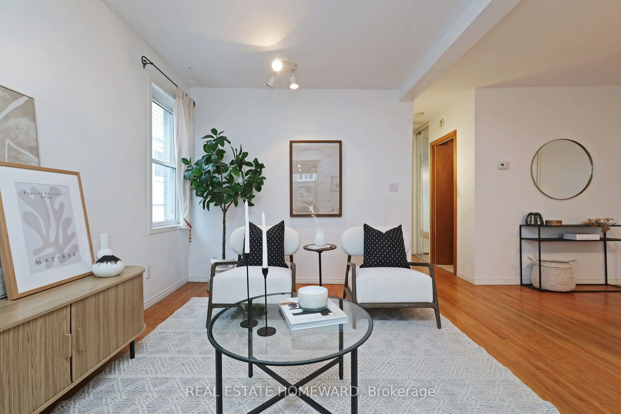 281 Queensdale Avenue
