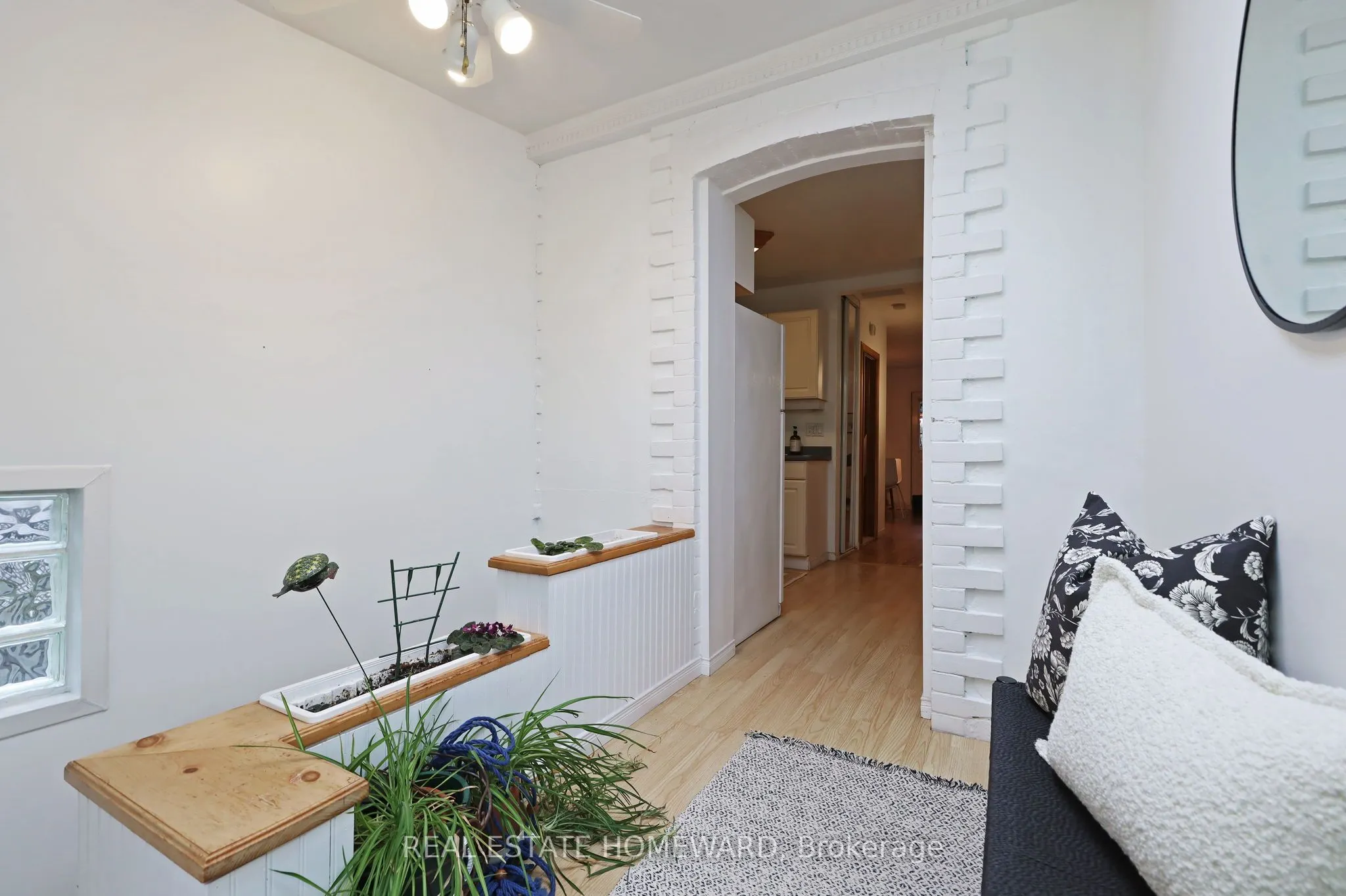 281 Queensdale Avenue