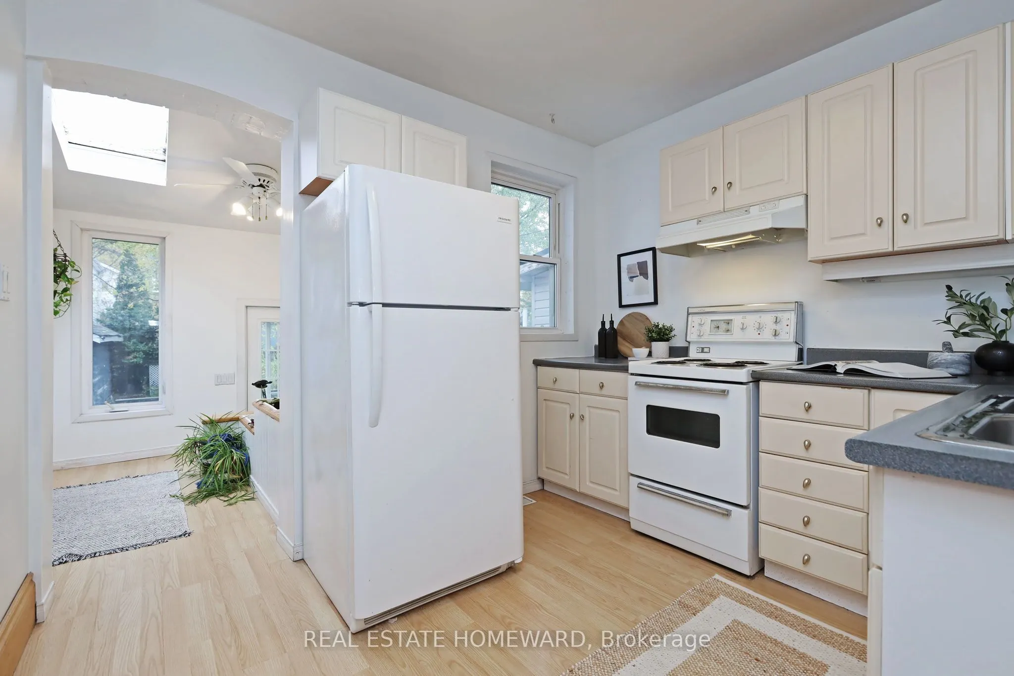 281 Queensdale Avenue