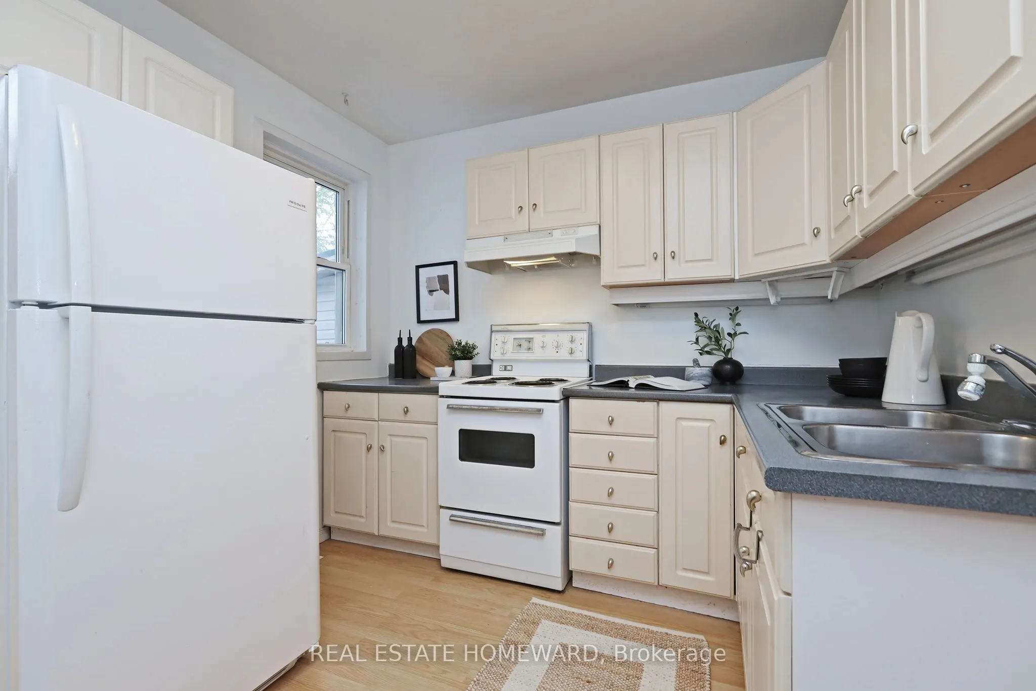 281 Queensdale Avenue