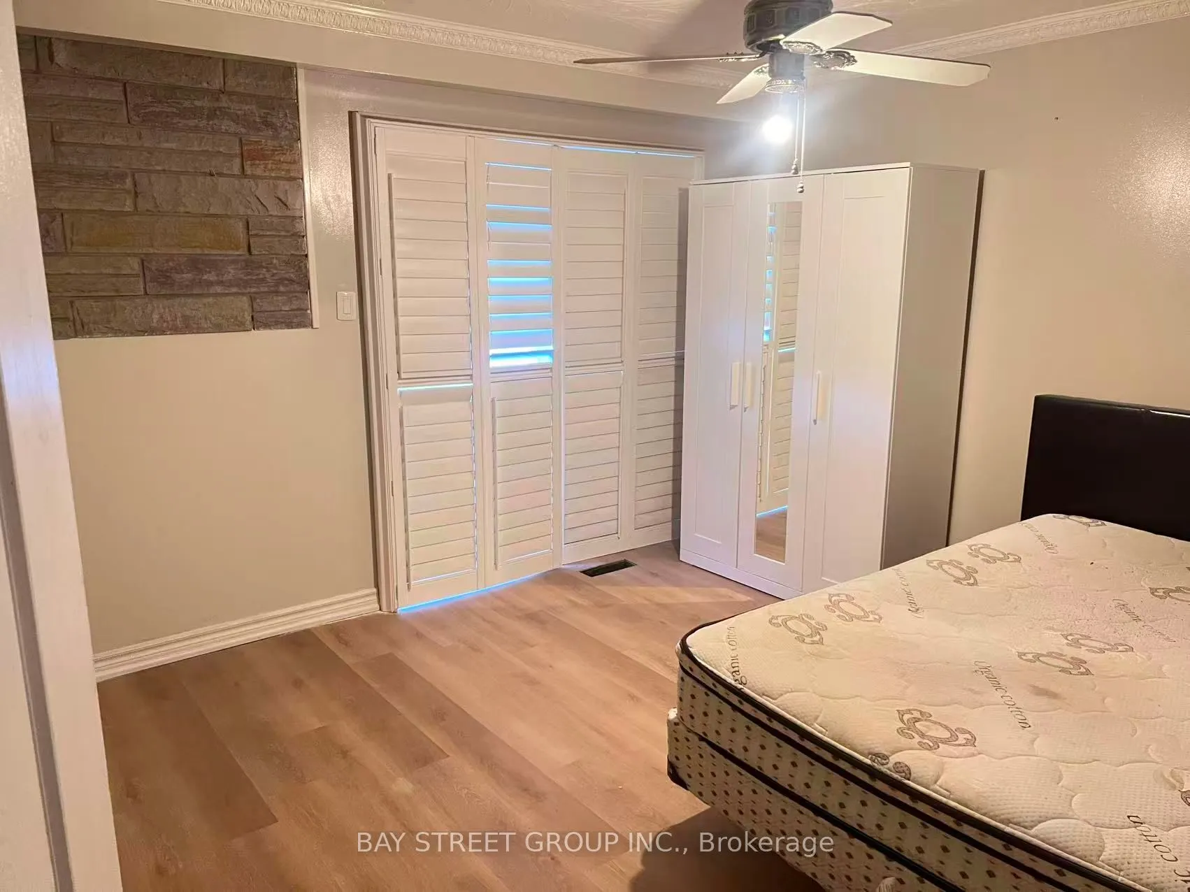204 FAIRGLEN Avenue W #A1