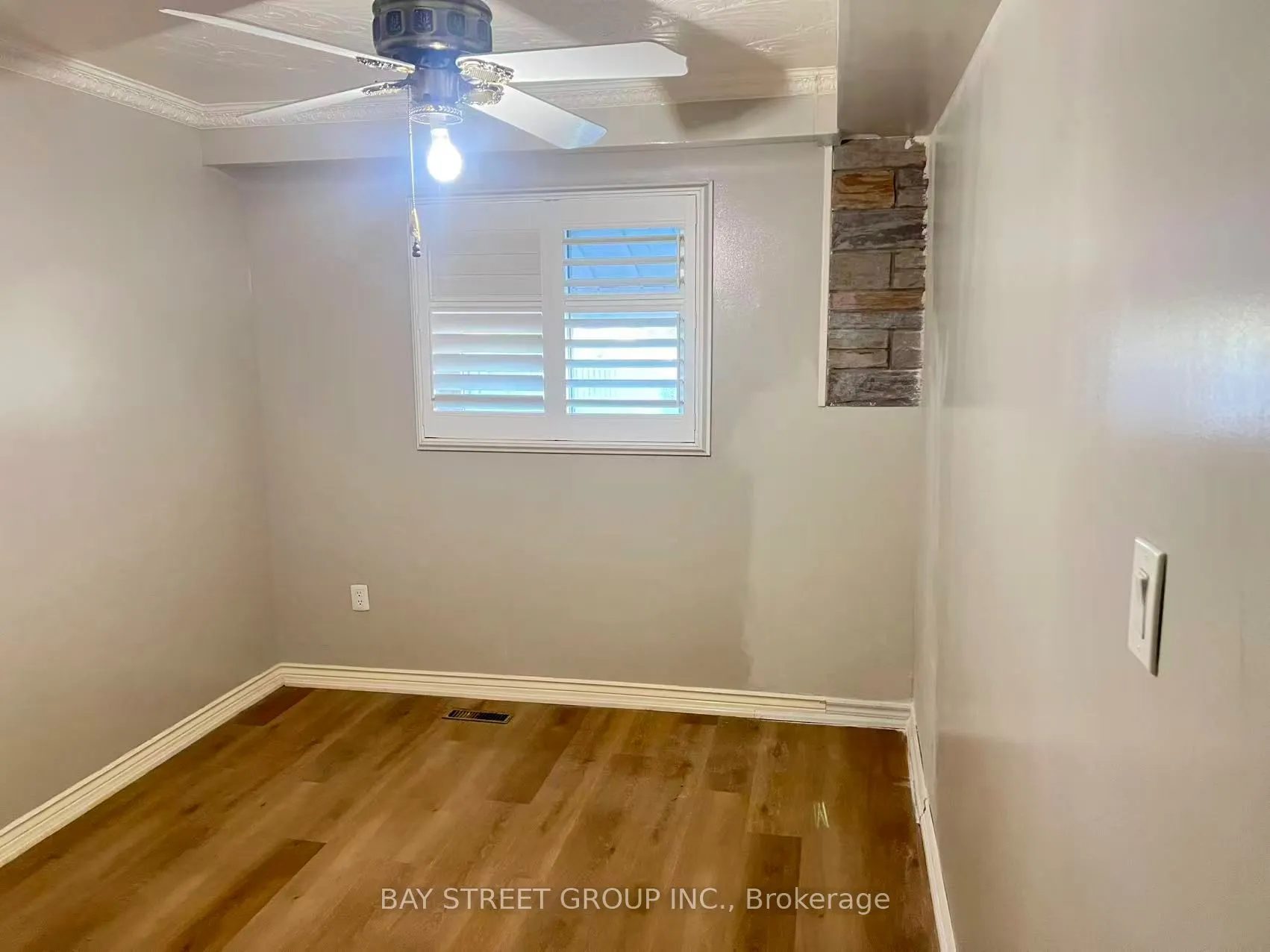 204 FAIRGLEN Avenue W #A1
