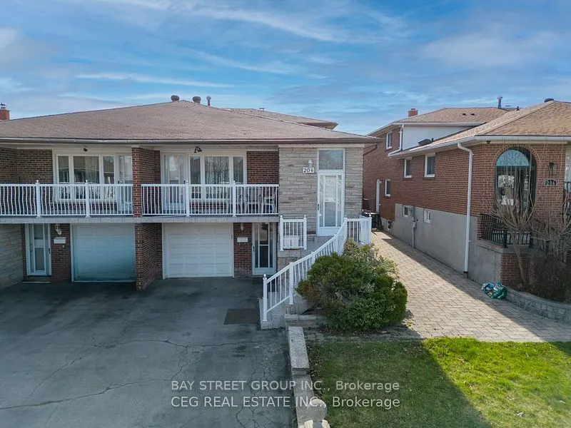 204 FAIRGLEN Avenue W #A1