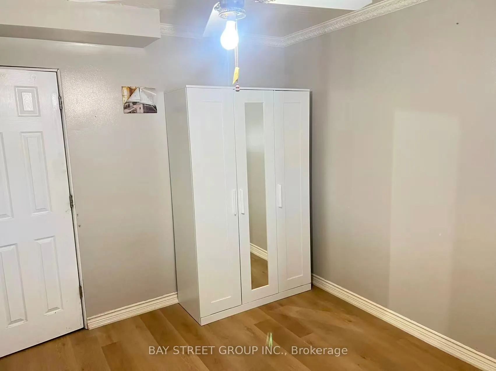 204 FAIRGLEN Avenue W #A1