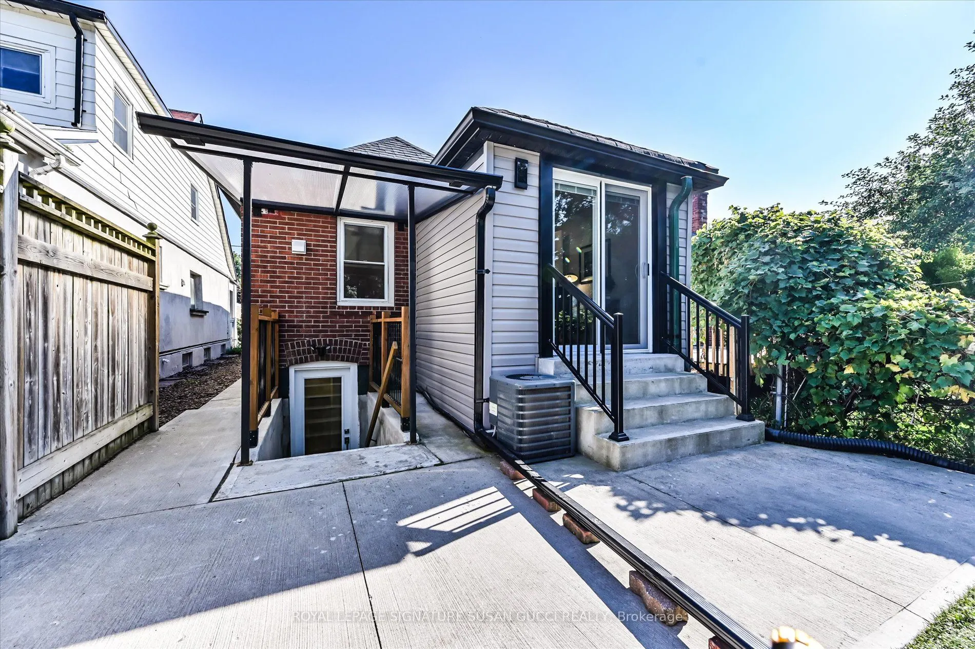 972 Cosburn Avenue