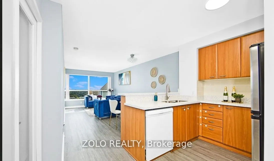 36 Lee Centre Drive #2708