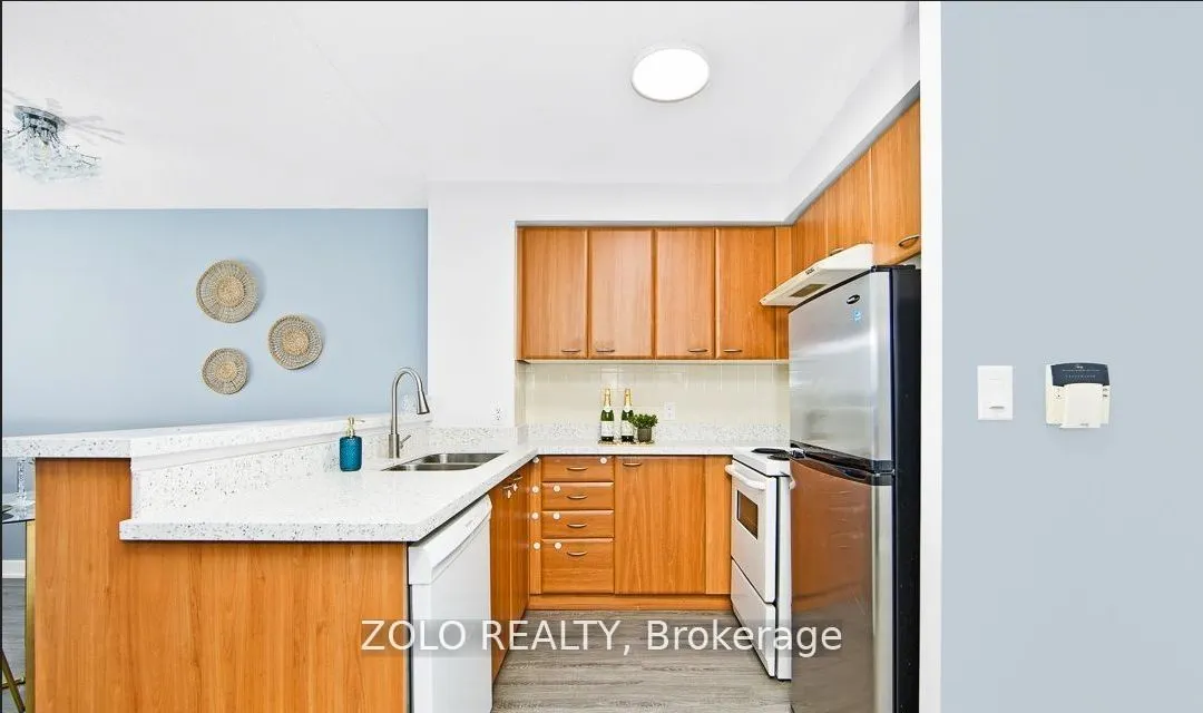 36 Lee Centre Drive #2708