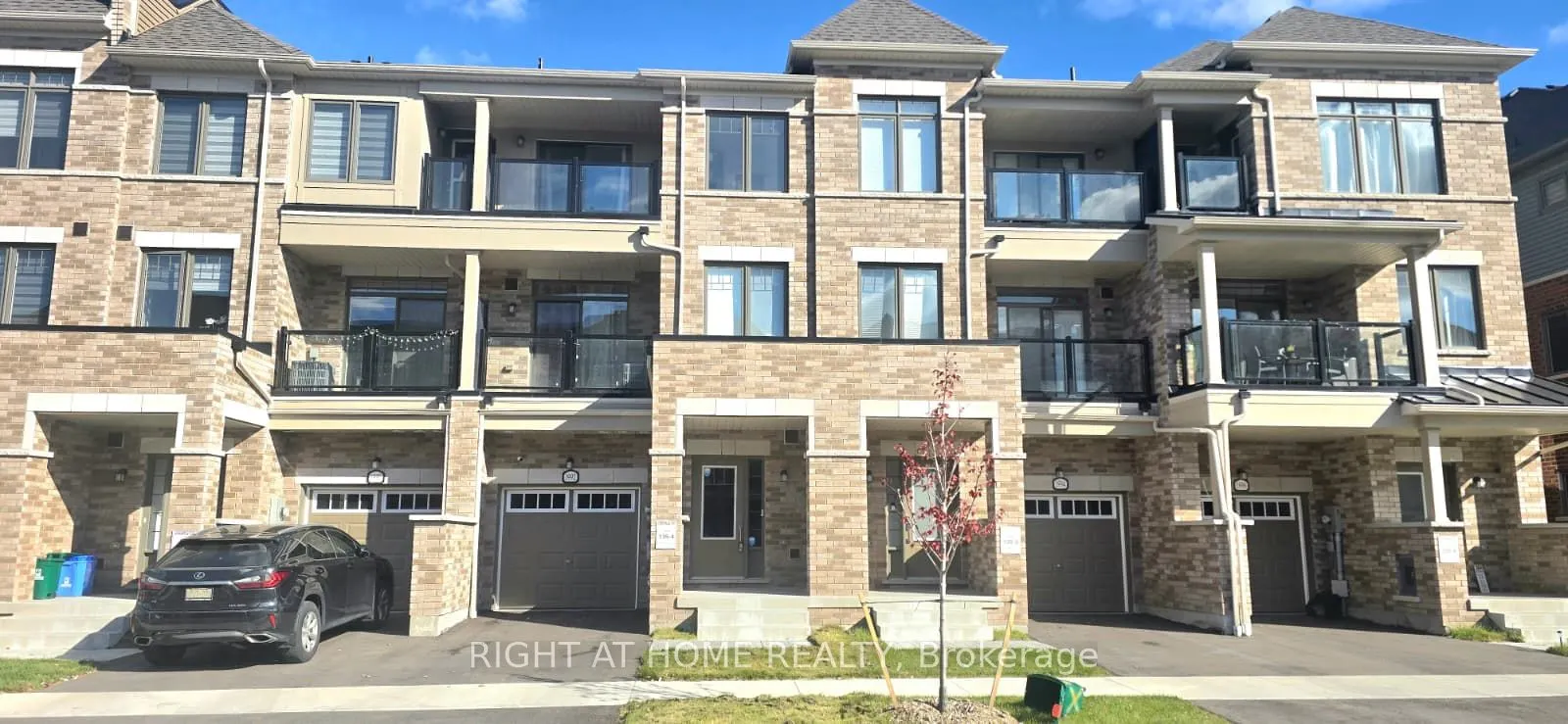 1992 Cameron Lott Crescent