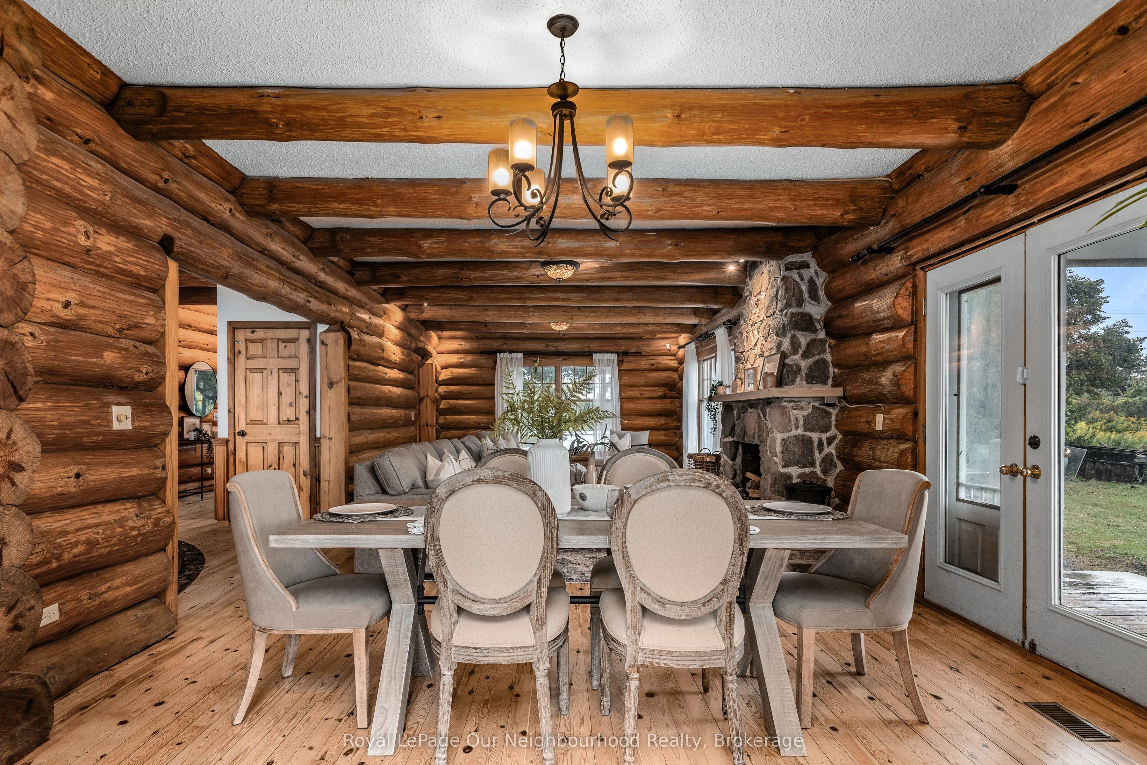3741 Lakeshore Road E
