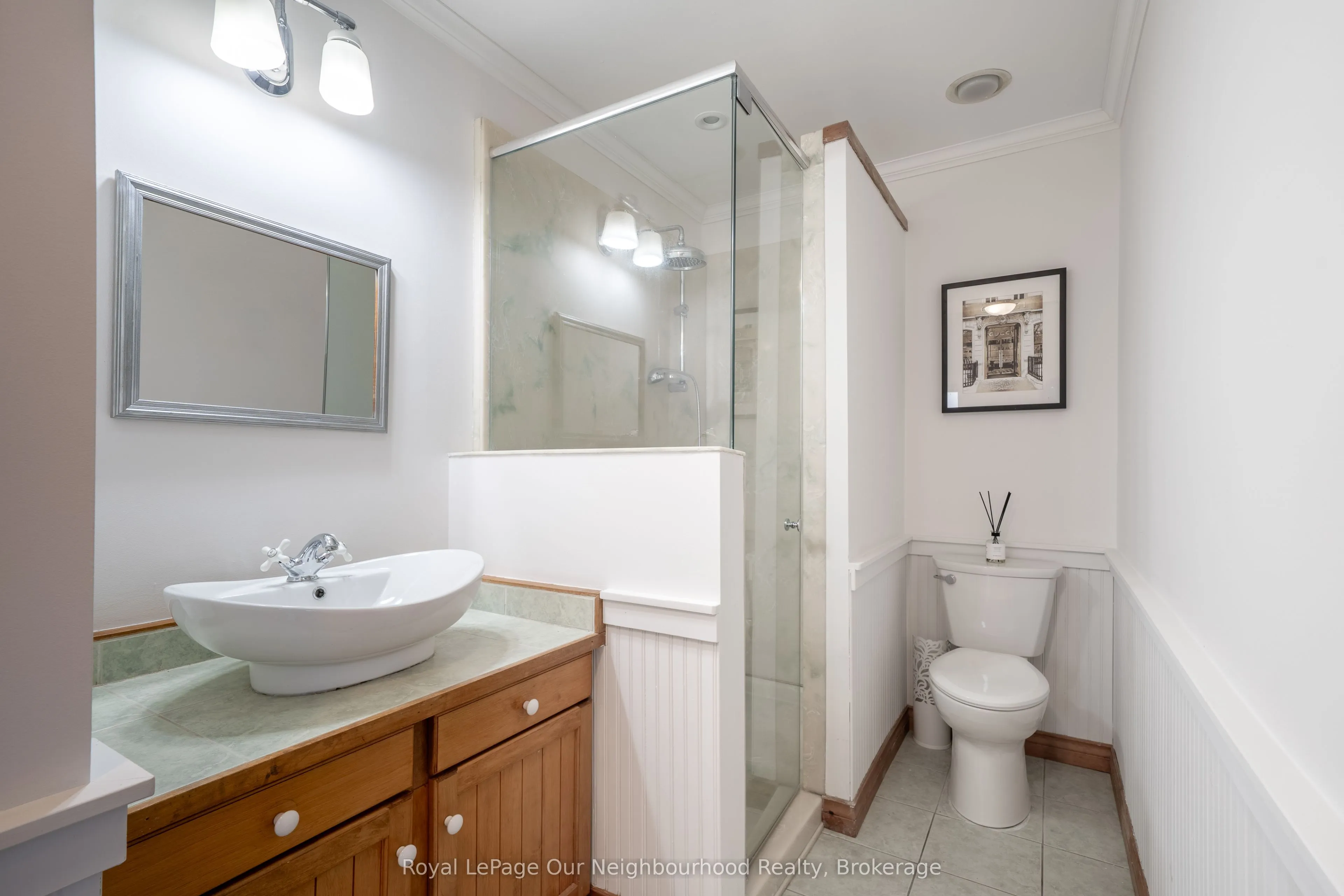 3741 Lakeshore Road E