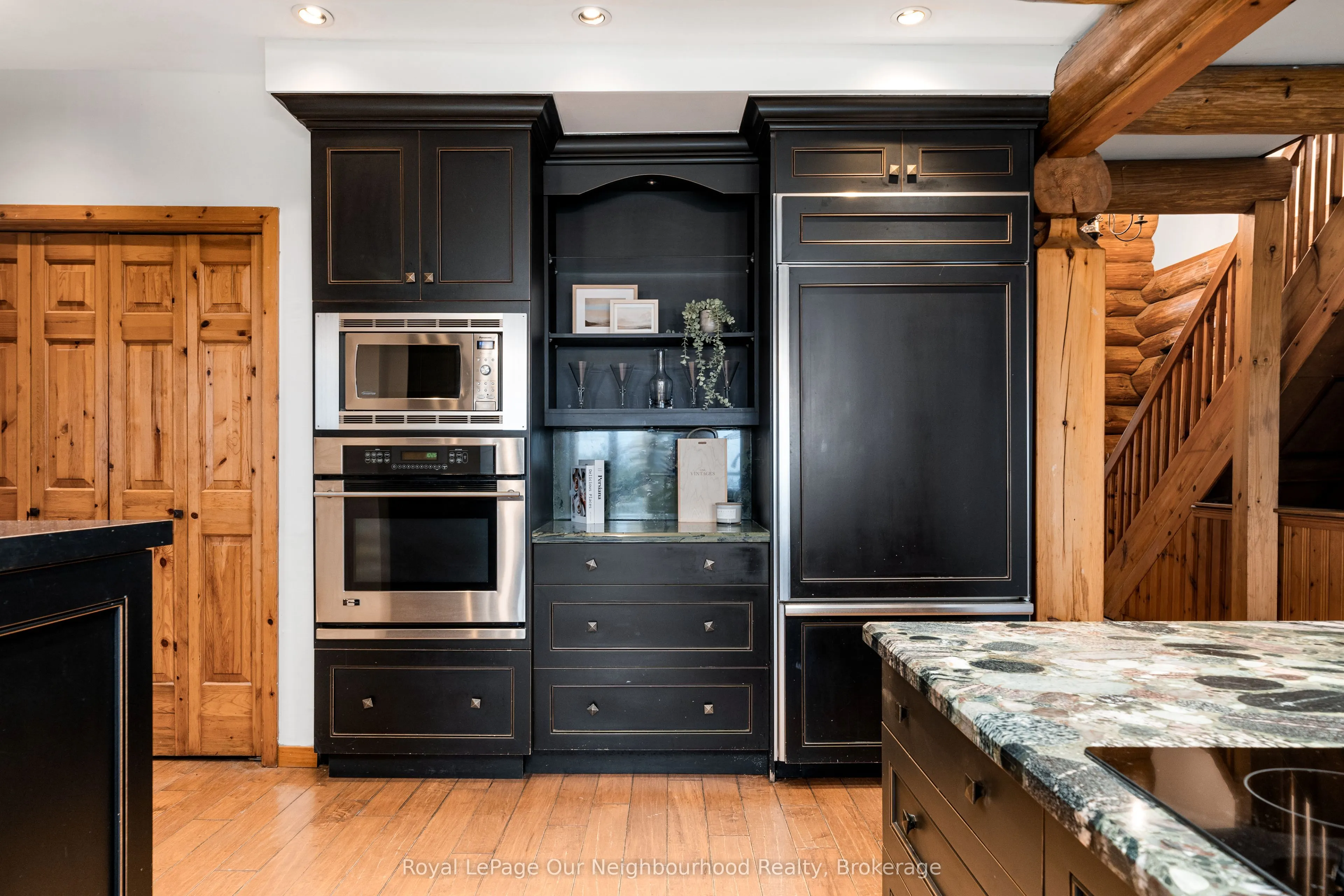 3741 Lakeshore Road E