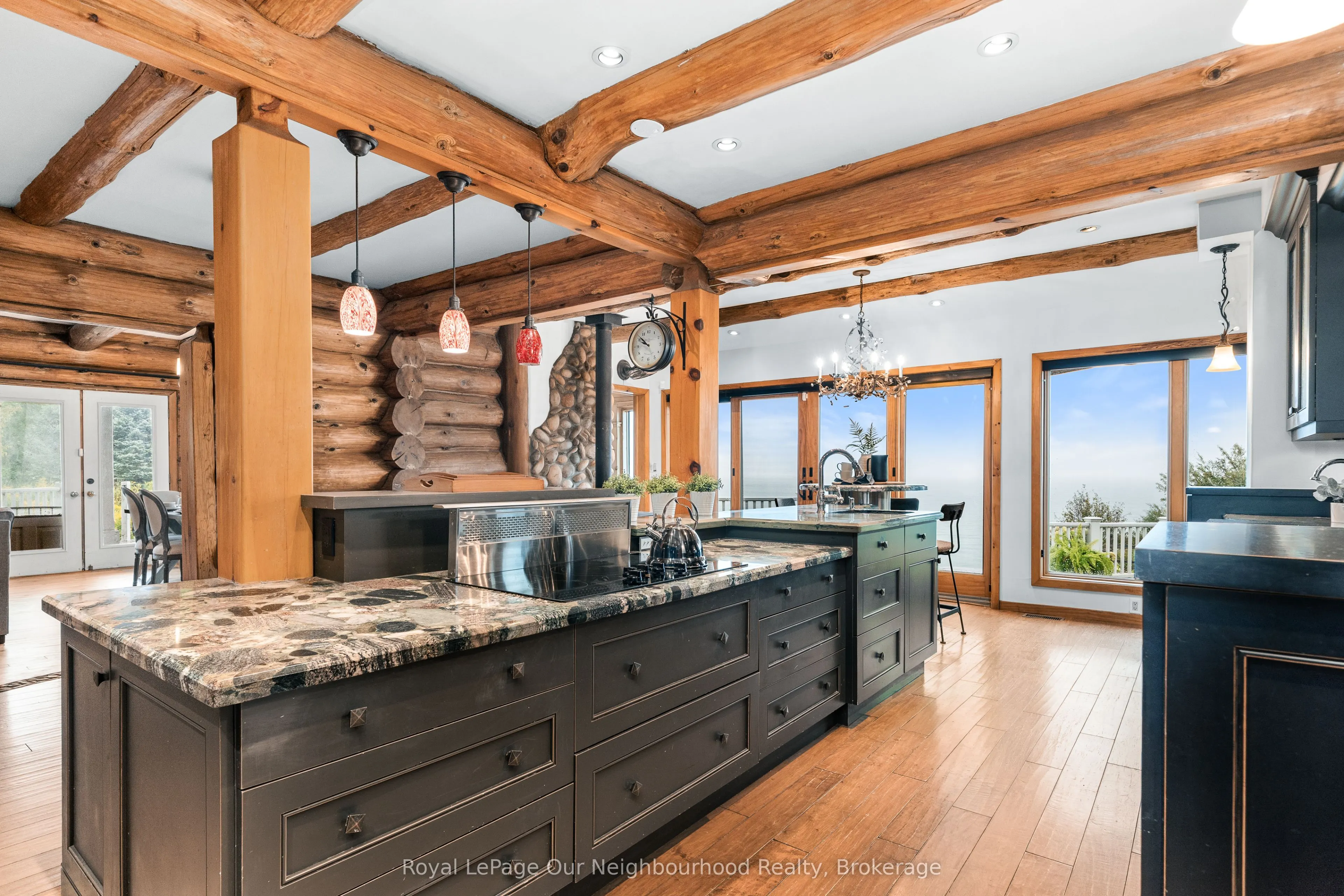 3741 Lakeshore Road E