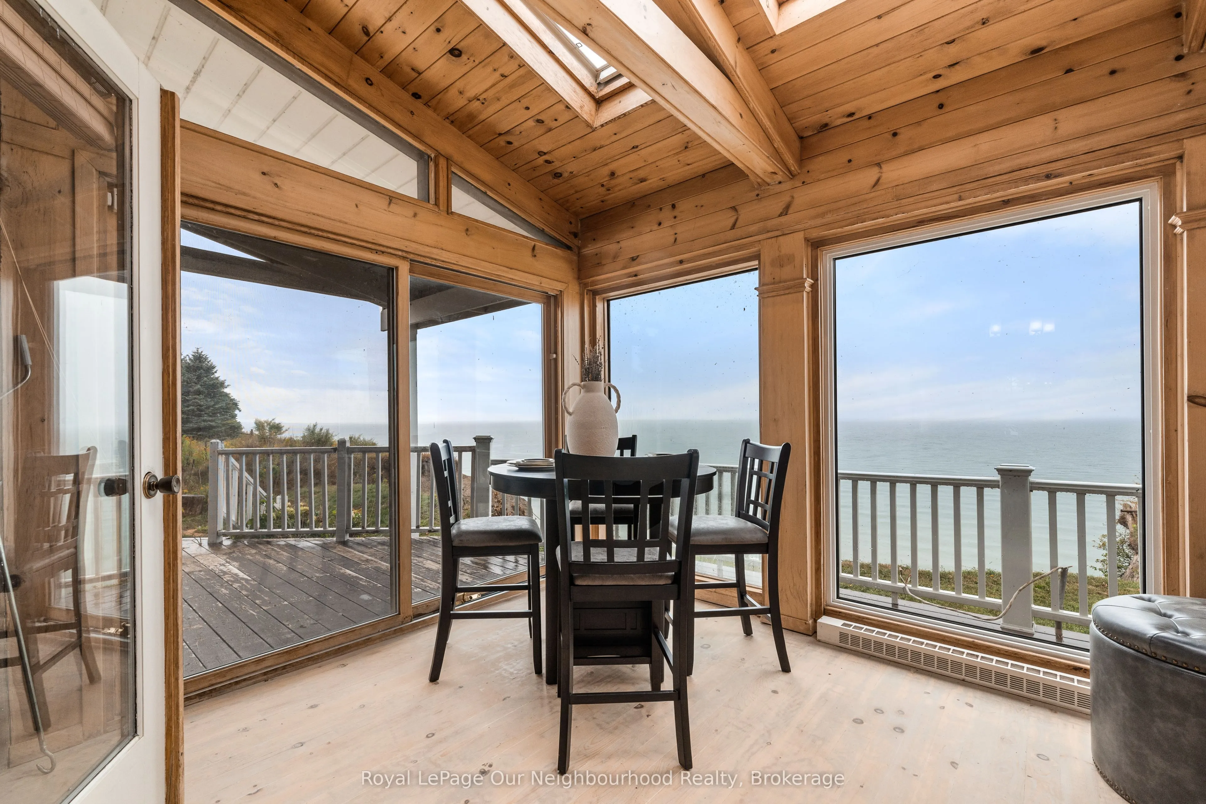3741 Lakeshore Road E