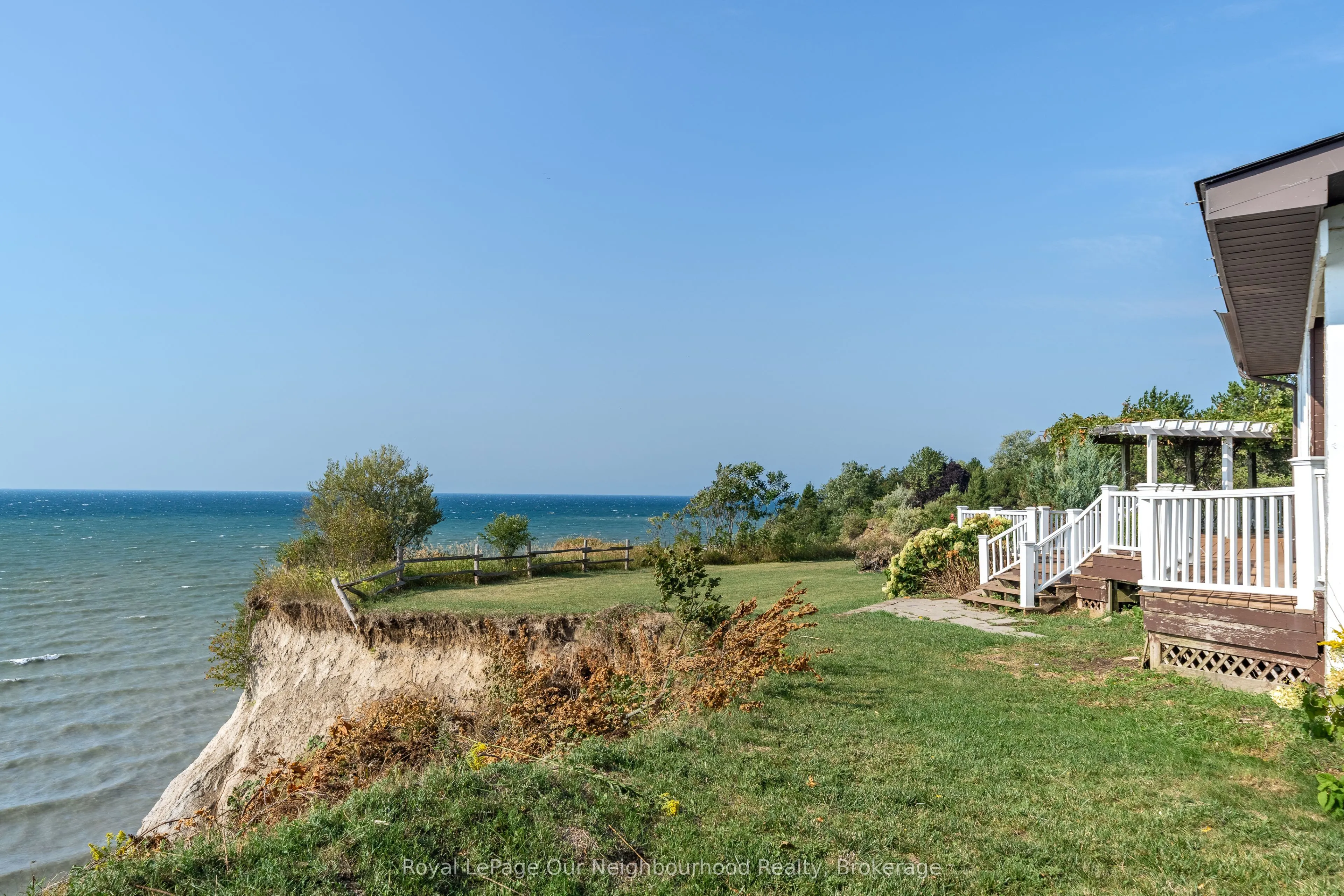 3741 Lakeshore Road E