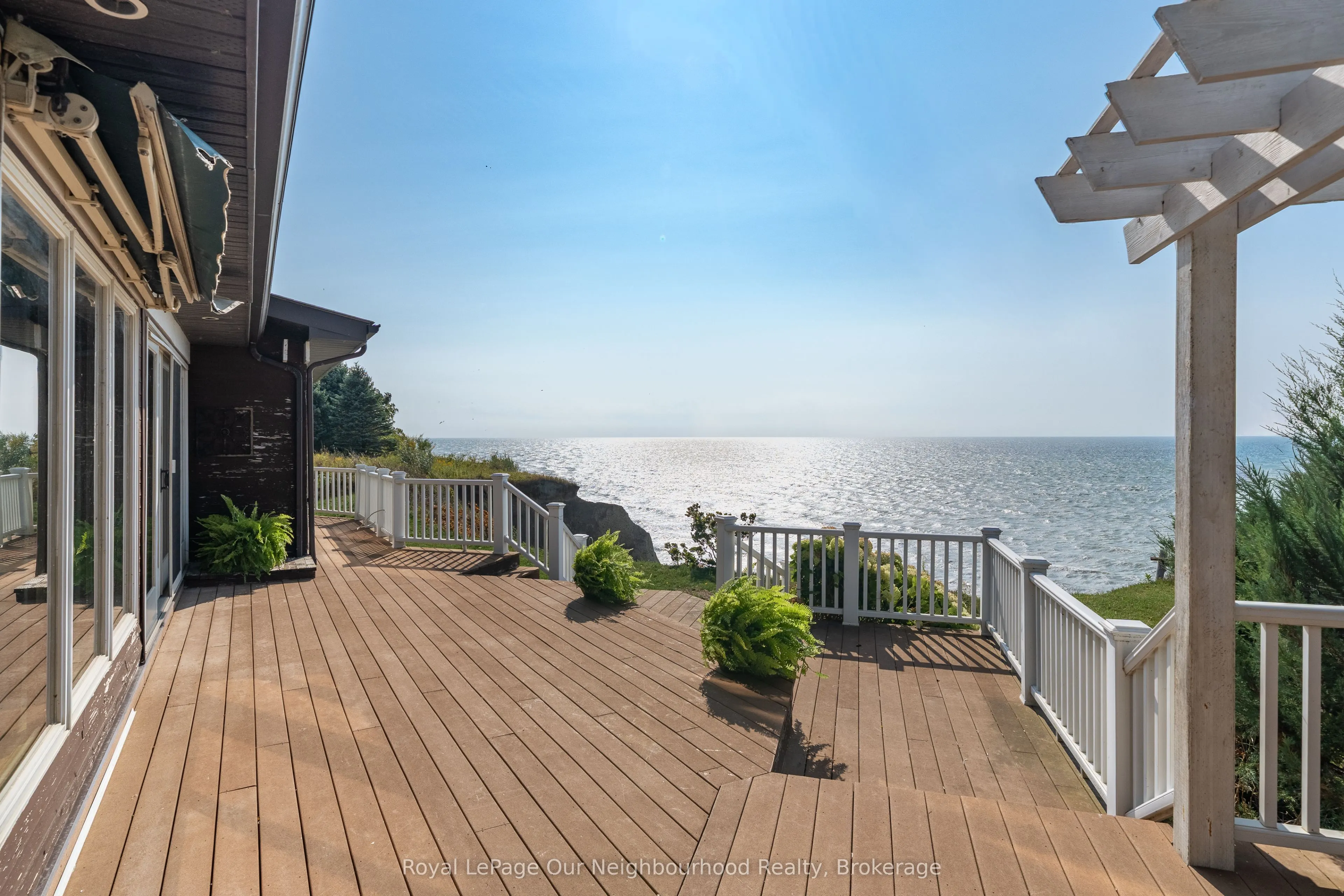 3741 Lakeshore Road E