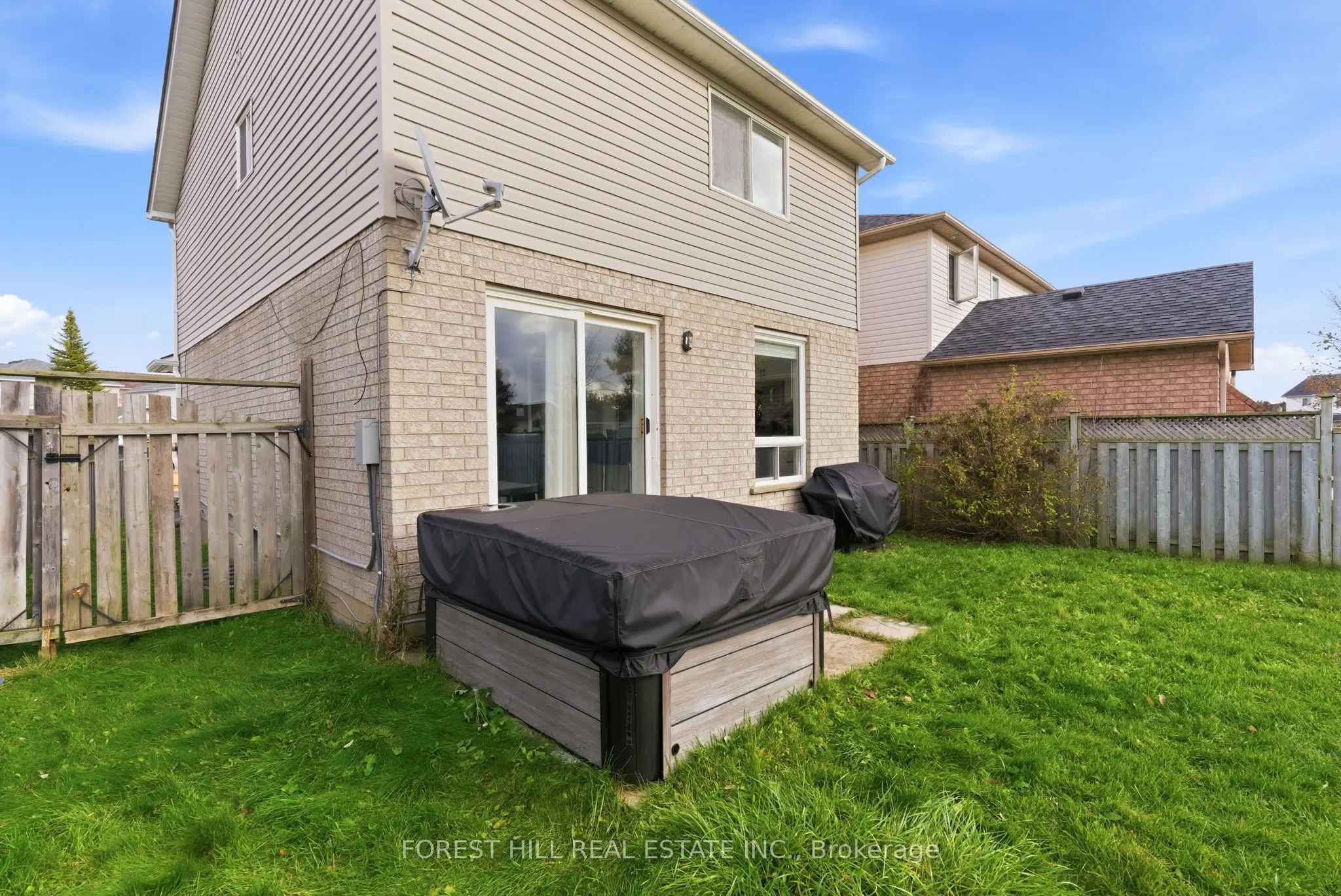 1842 Dalhousie Crescent