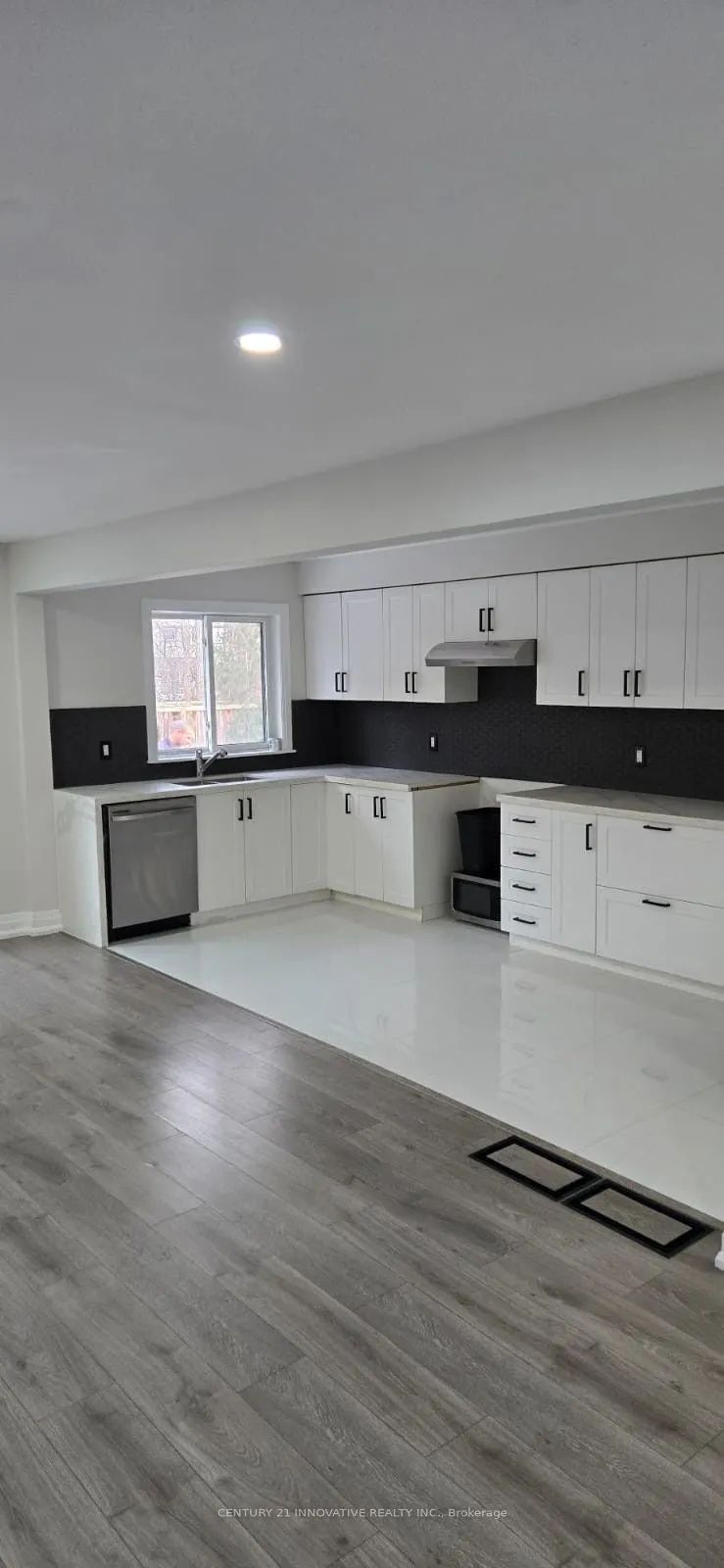 1133 Trowbridge Court