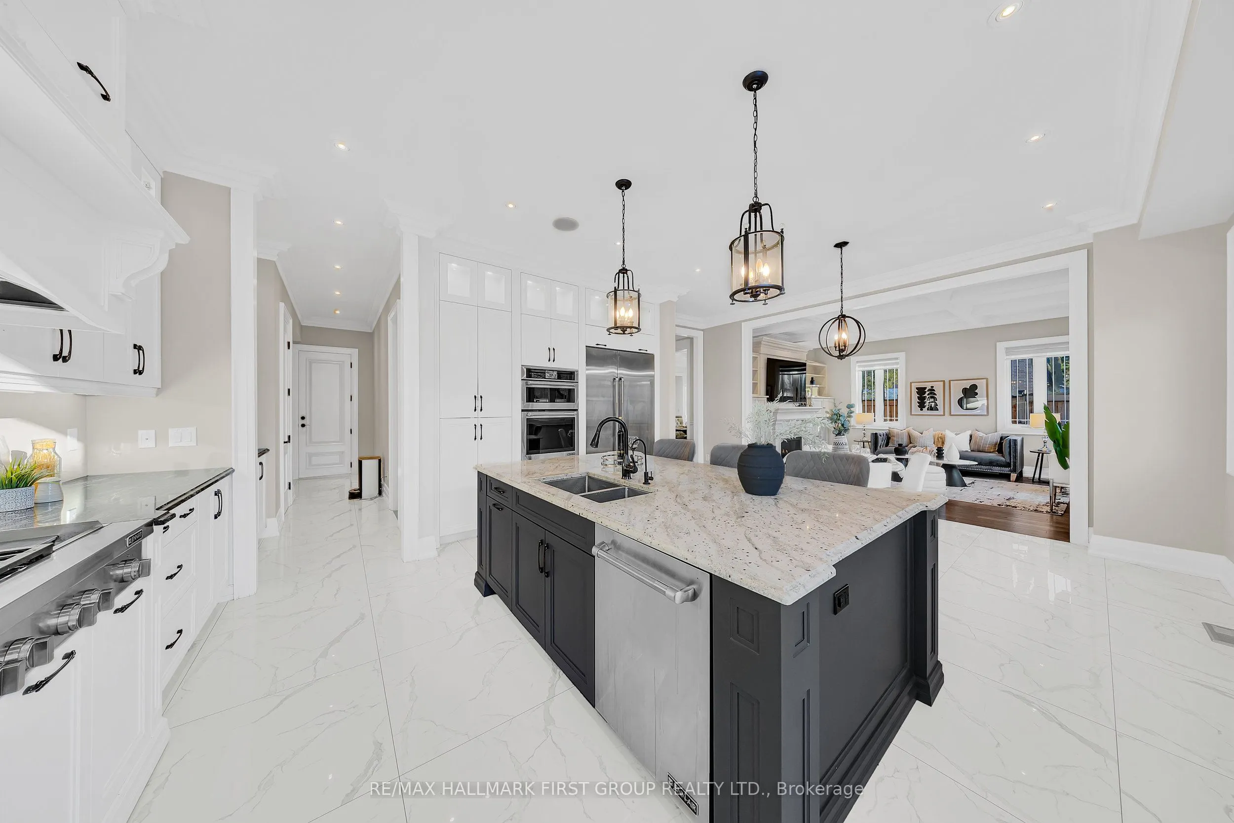 752 Hillview Crescent