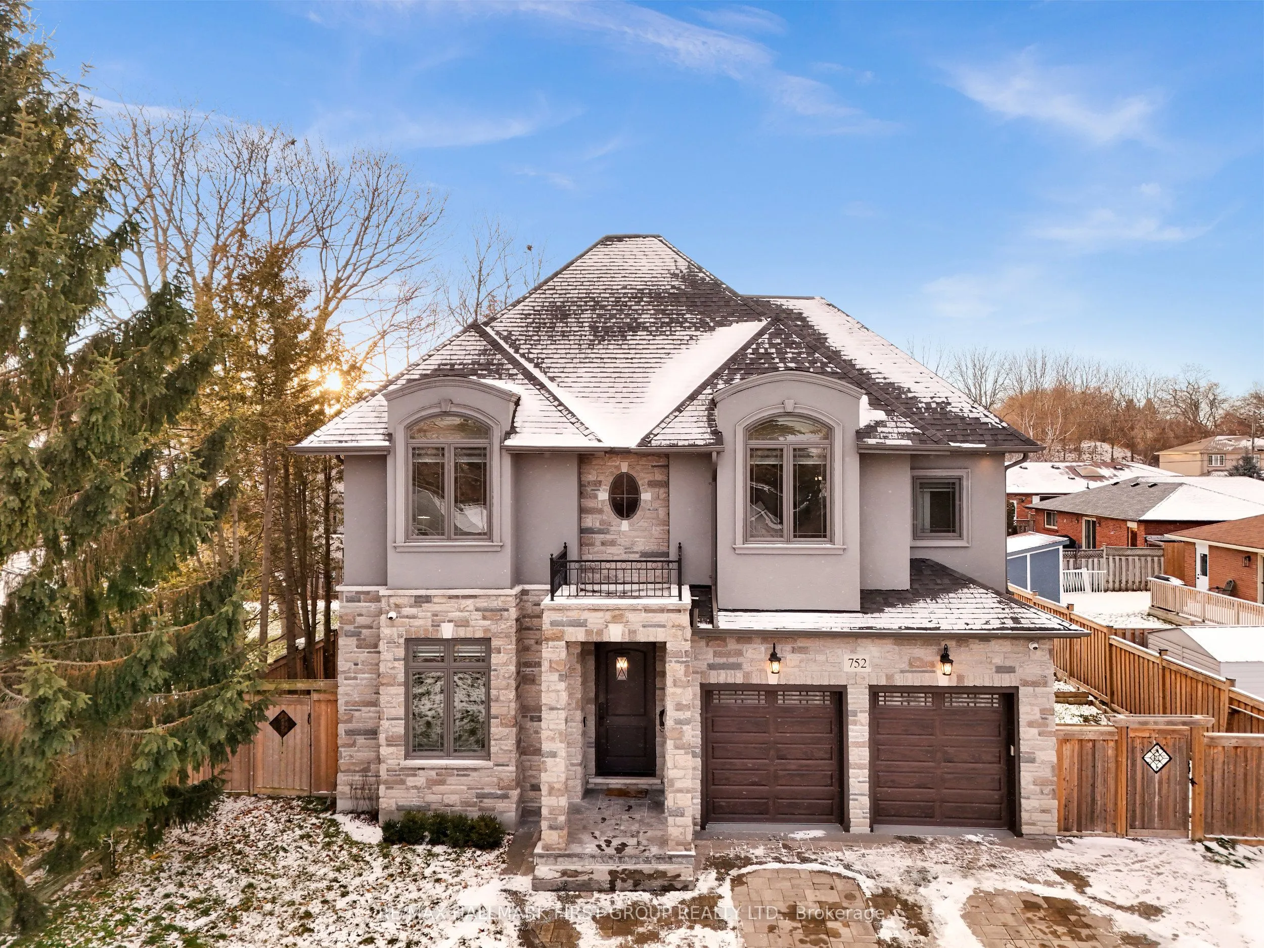 752 Hillview Crescent