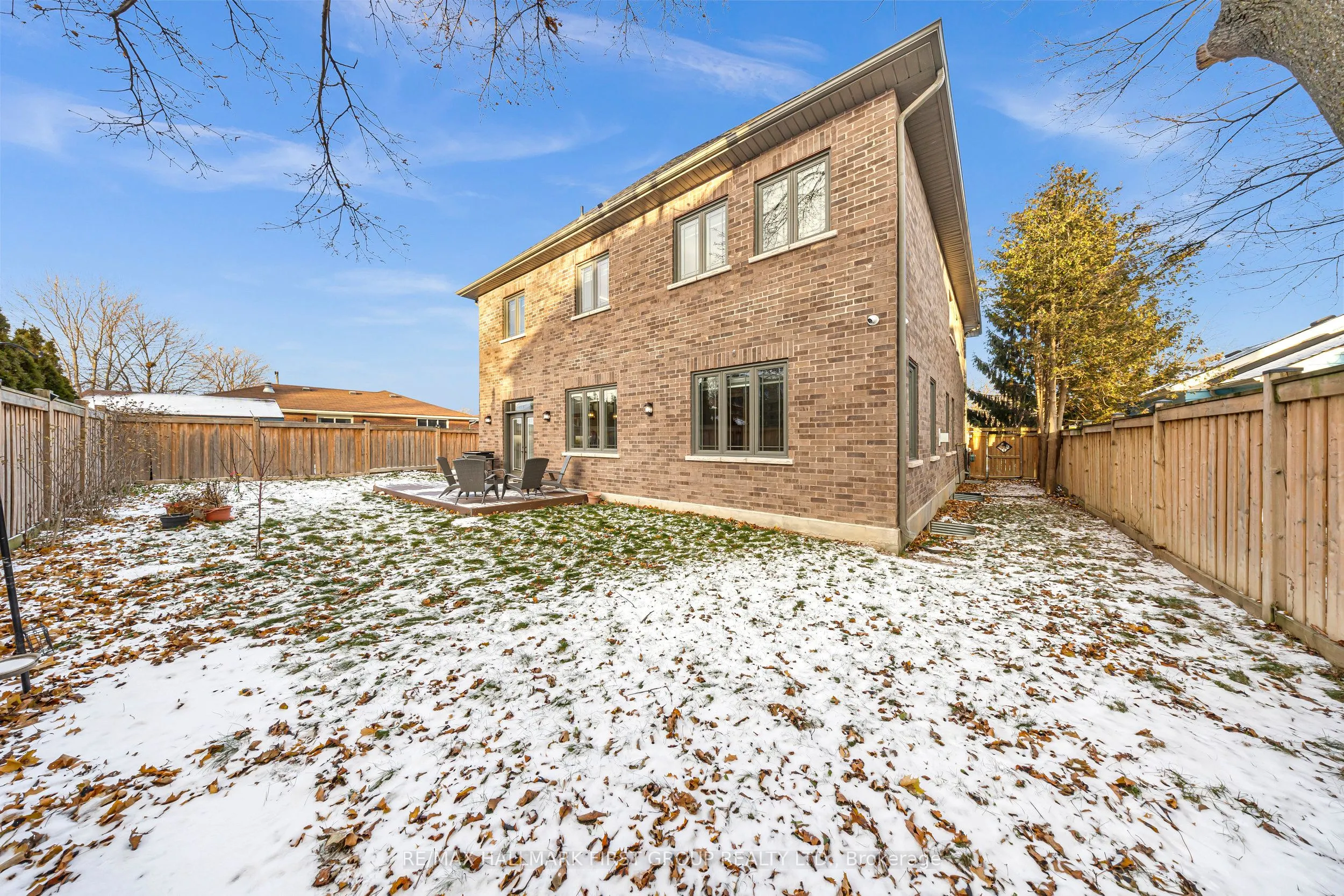 752 Hillview Crescent