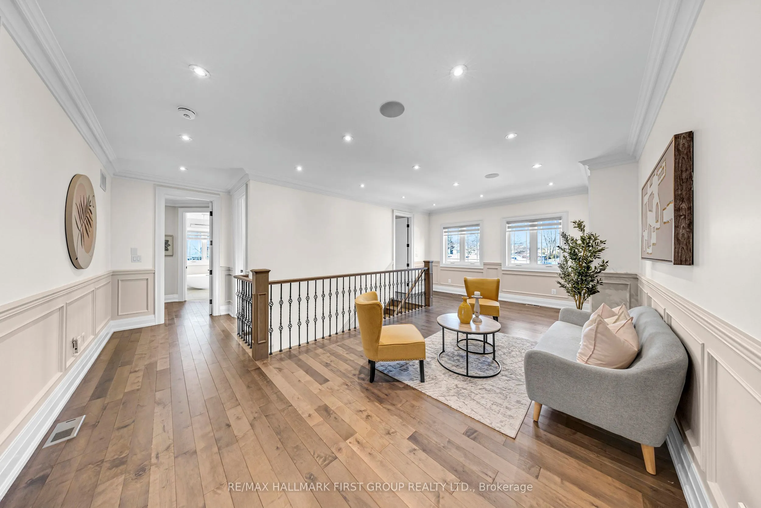 752 Hillview Crescent