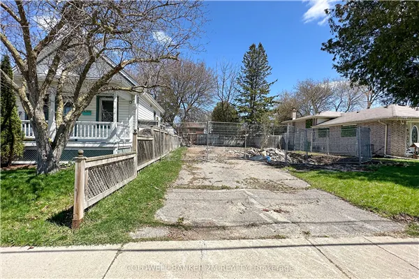 305 Oshawa Boulevard S