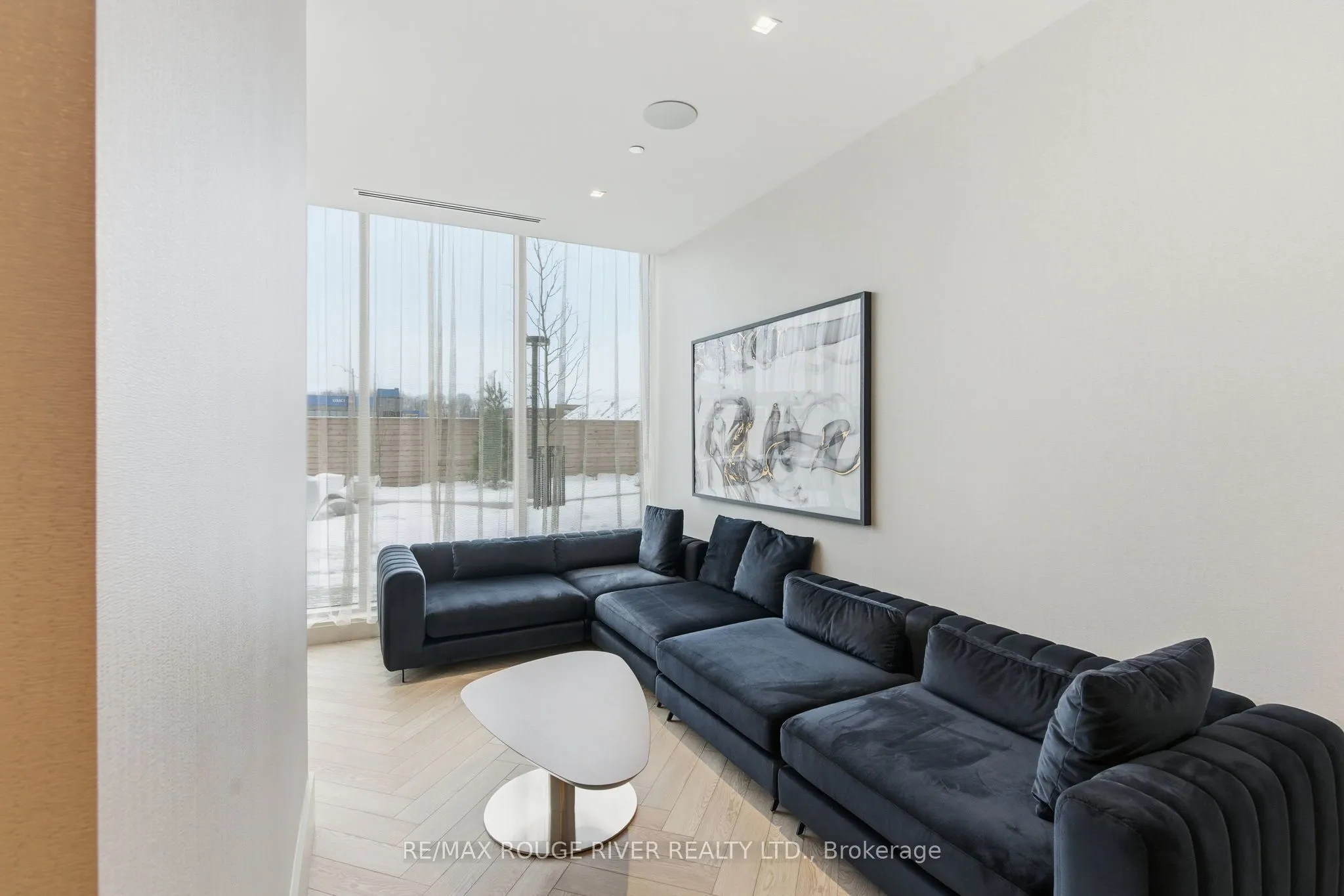 2545 SIMCOE Street N #2321